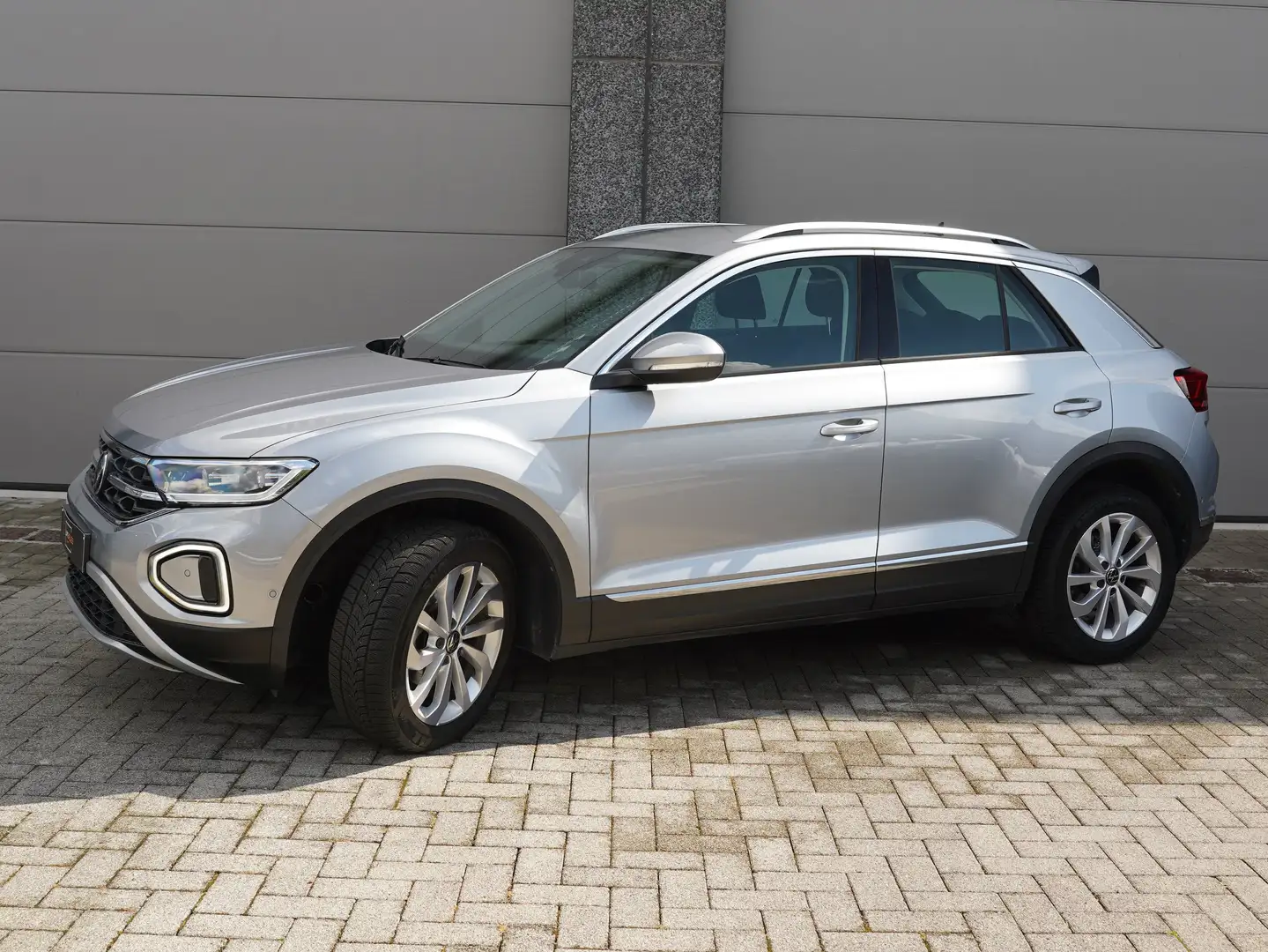 Volkswagen T-Roc 1.5 Style Business *EL KOFFER / CAM / IQ LIGHT * Gris - 1