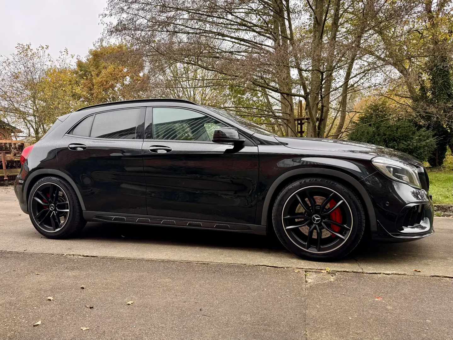 Mercedes-Benz GLA 45 AMG Garantie Sonder Klappenauspuff 4M Pano Drivers Czarny - 2