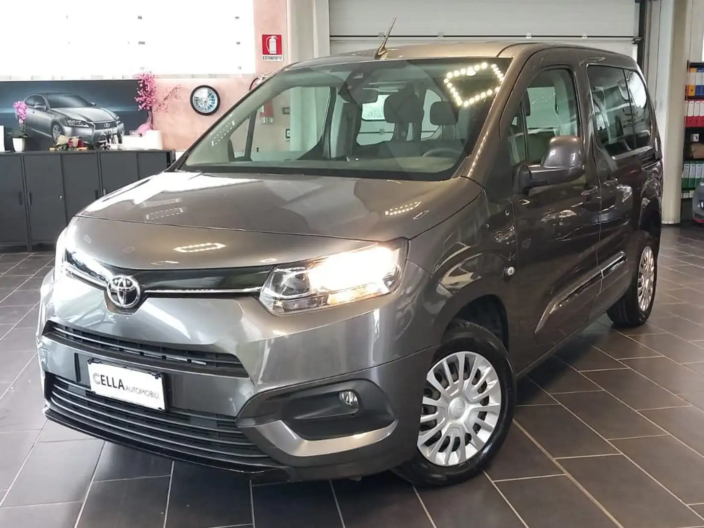 Toyota Proace City Verso 1.5 d-4d Lounge Grijs - 1
