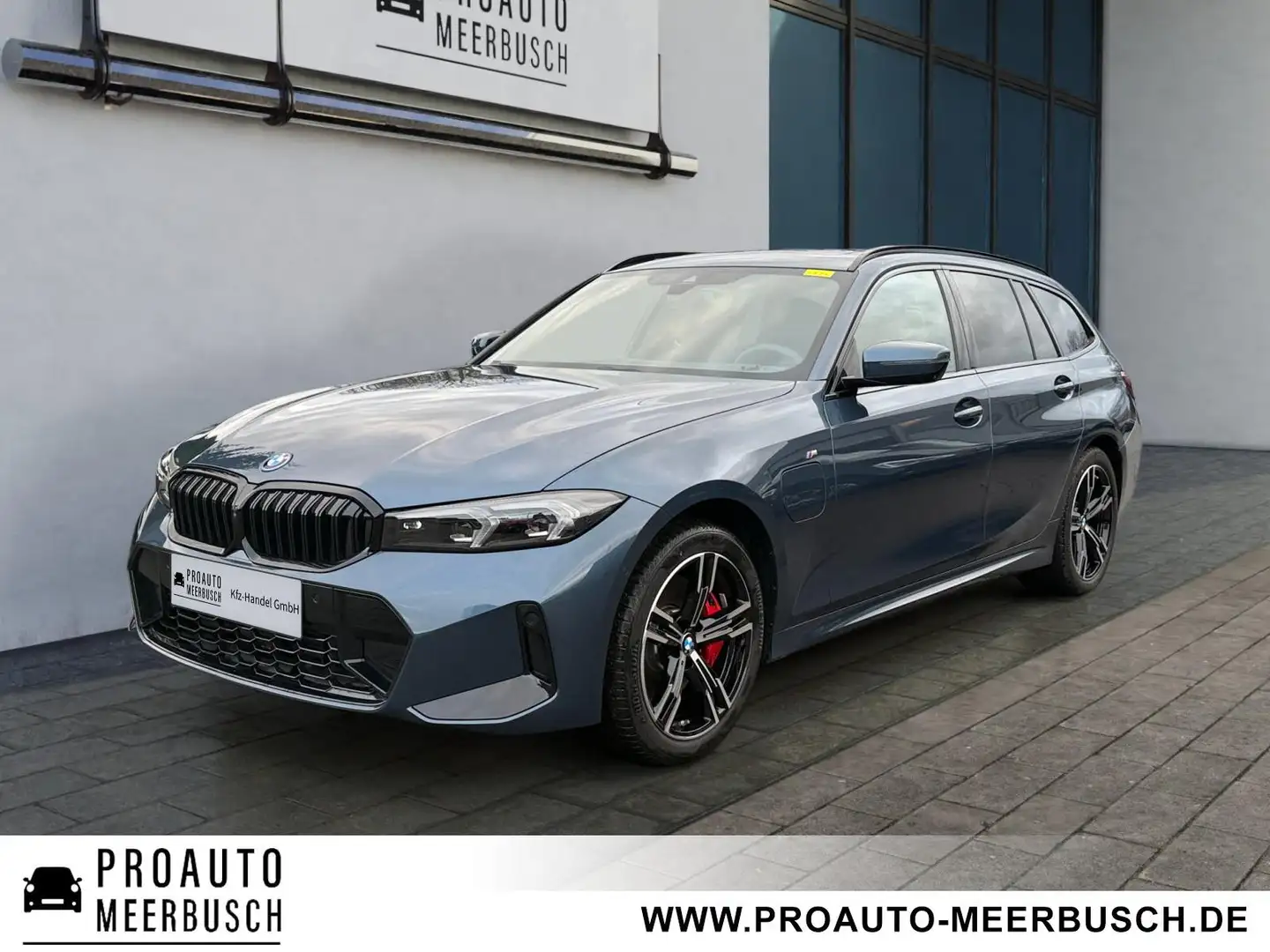 BMW 330 e xDrive M Sport PRO HUD/PANO/AHK/MEMRY/ADPLED Blau - 1