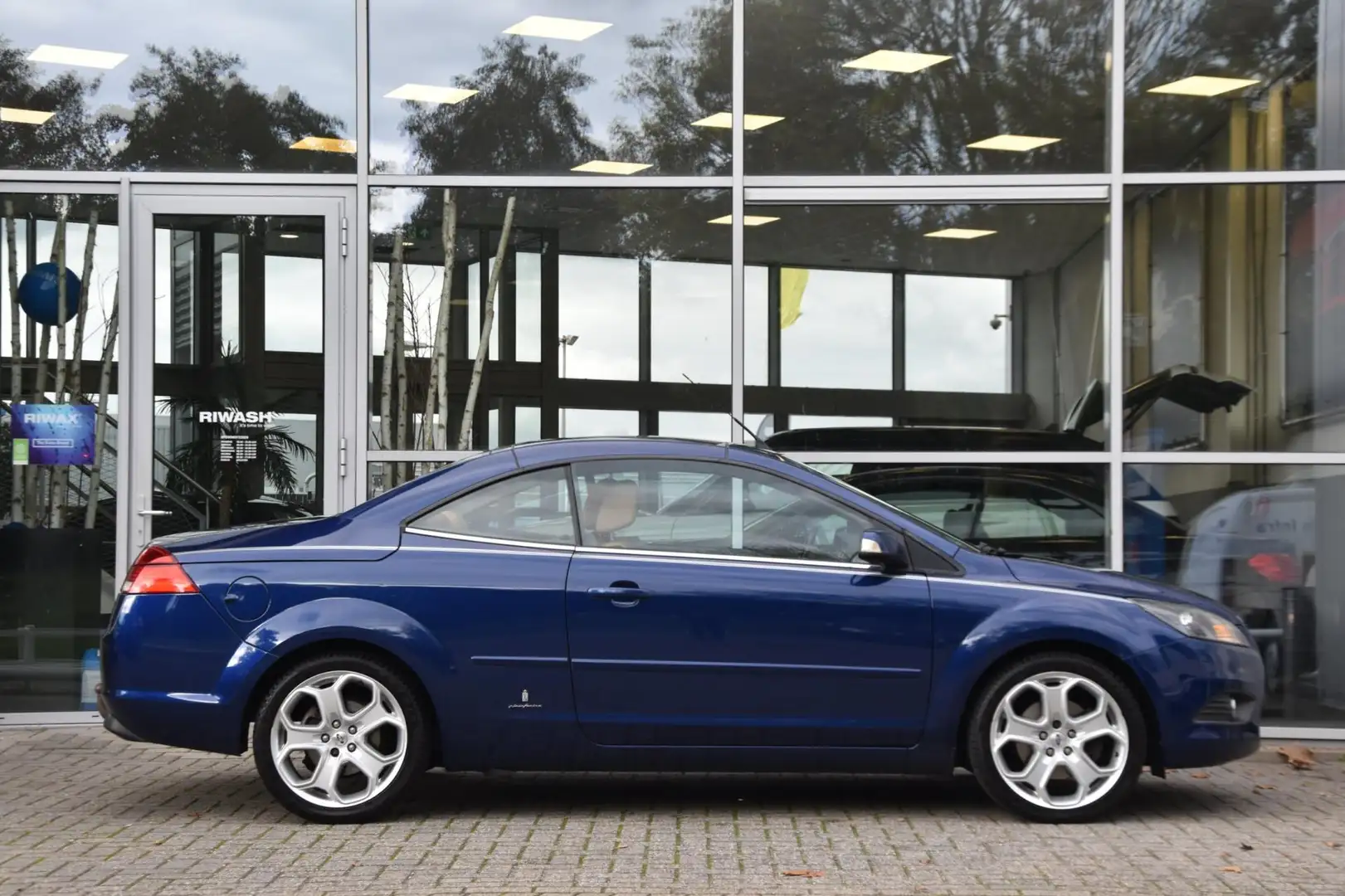 Ford Focus CC Coupé-Cabriolet 2.0 Titanium Leder Nav. Pdc Youngt Bleu - 2