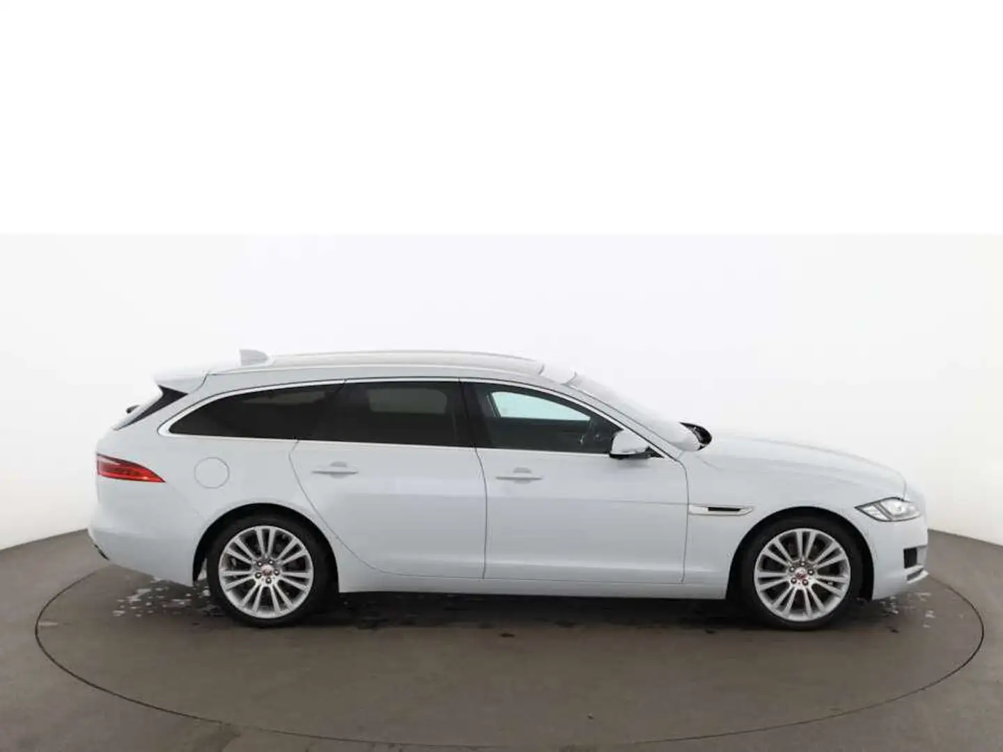 Jaguar XF 30d Sportbrake Portfolio Aut LED SKY 360-CAM Blanc - 2