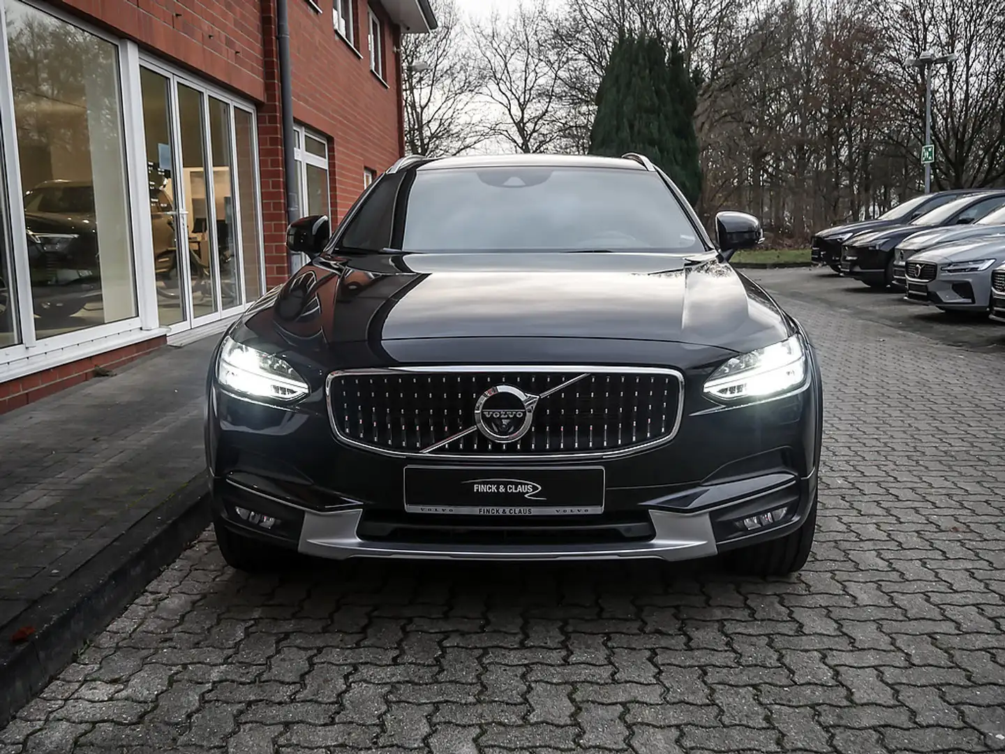 Volvo V90 Cross Country Pro D5 AWD ACC STANDHZ 360° Schwarz - 2