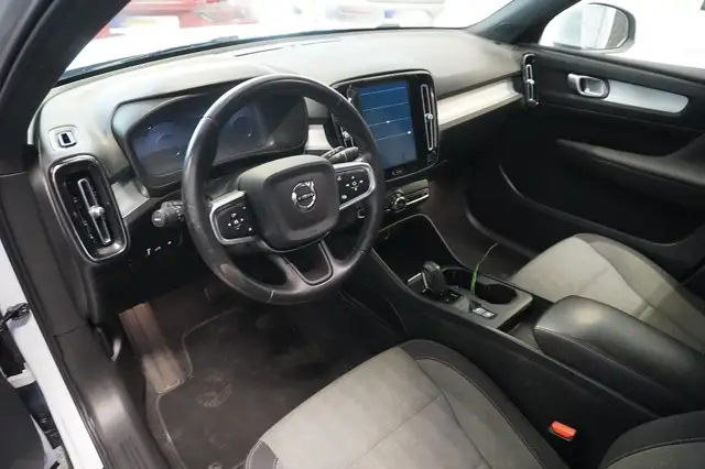 Volvo XC40 view 7