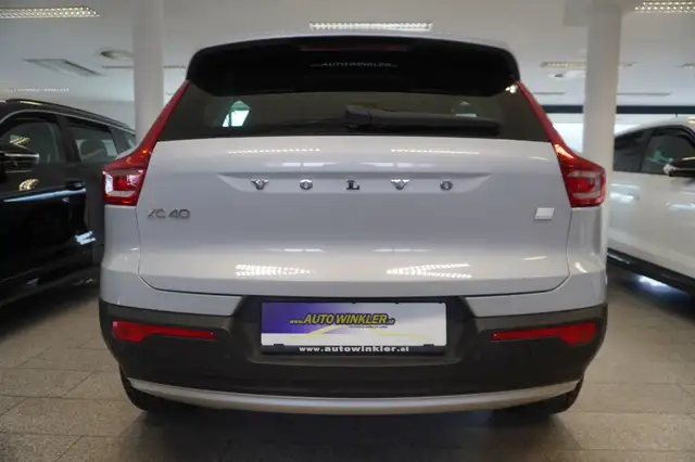 Volvo XC40 view 6