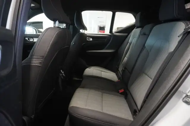 Volvo XC40 view 9
