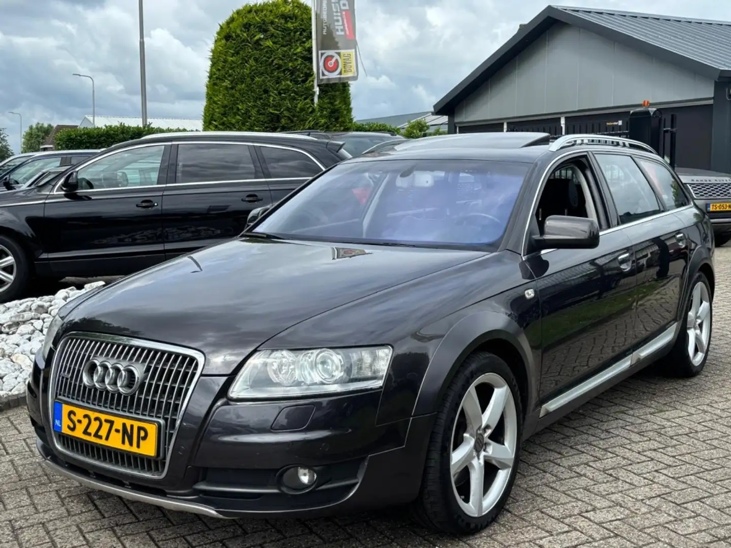 Audi A6 allroad 4.2 V8 Benzine Quattro Youngtimer BTW 2007 Zwart - 1