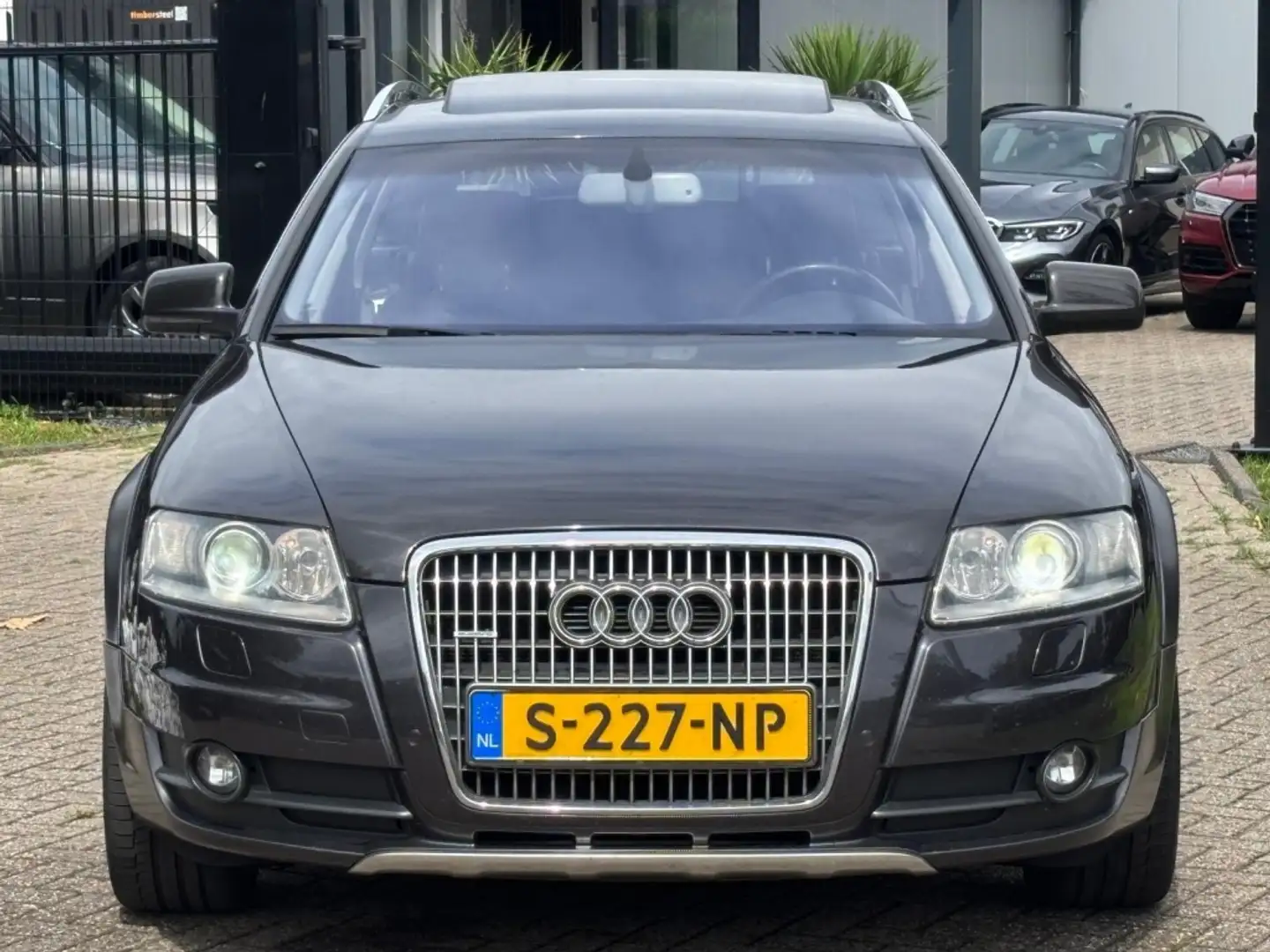 Audi A6 allroad 4.2 V8 Benzine Quattro Youngtimer BTW 2007 Zwart - 2