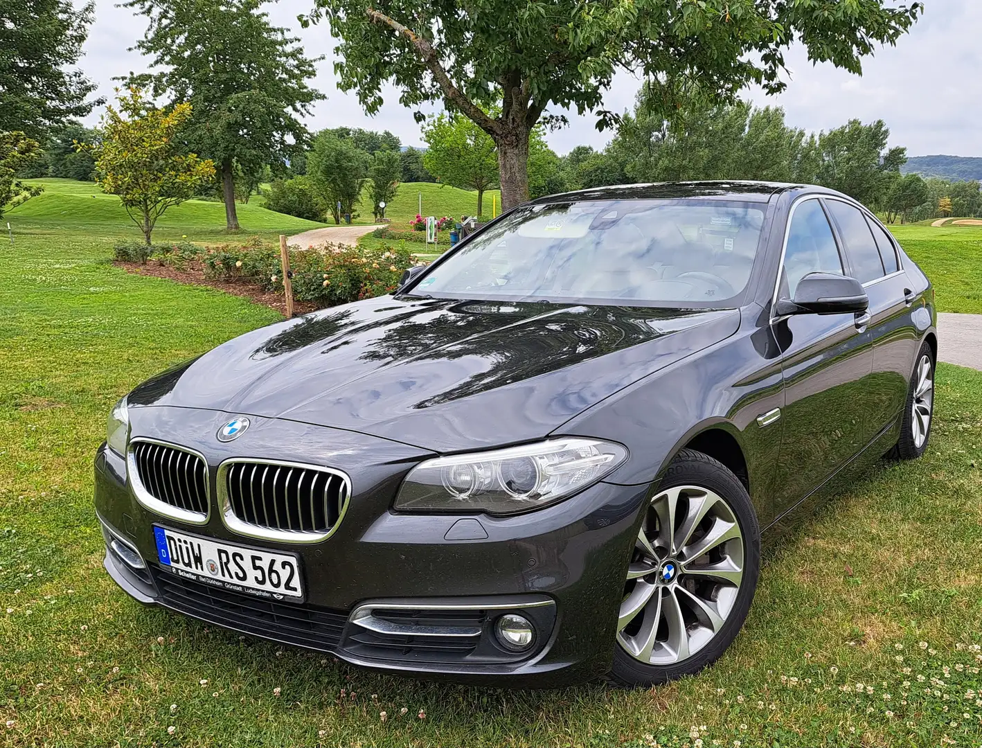 BMW 530 530d Aut. Luxury Line Rentnerfahrzeug Zwart - 2