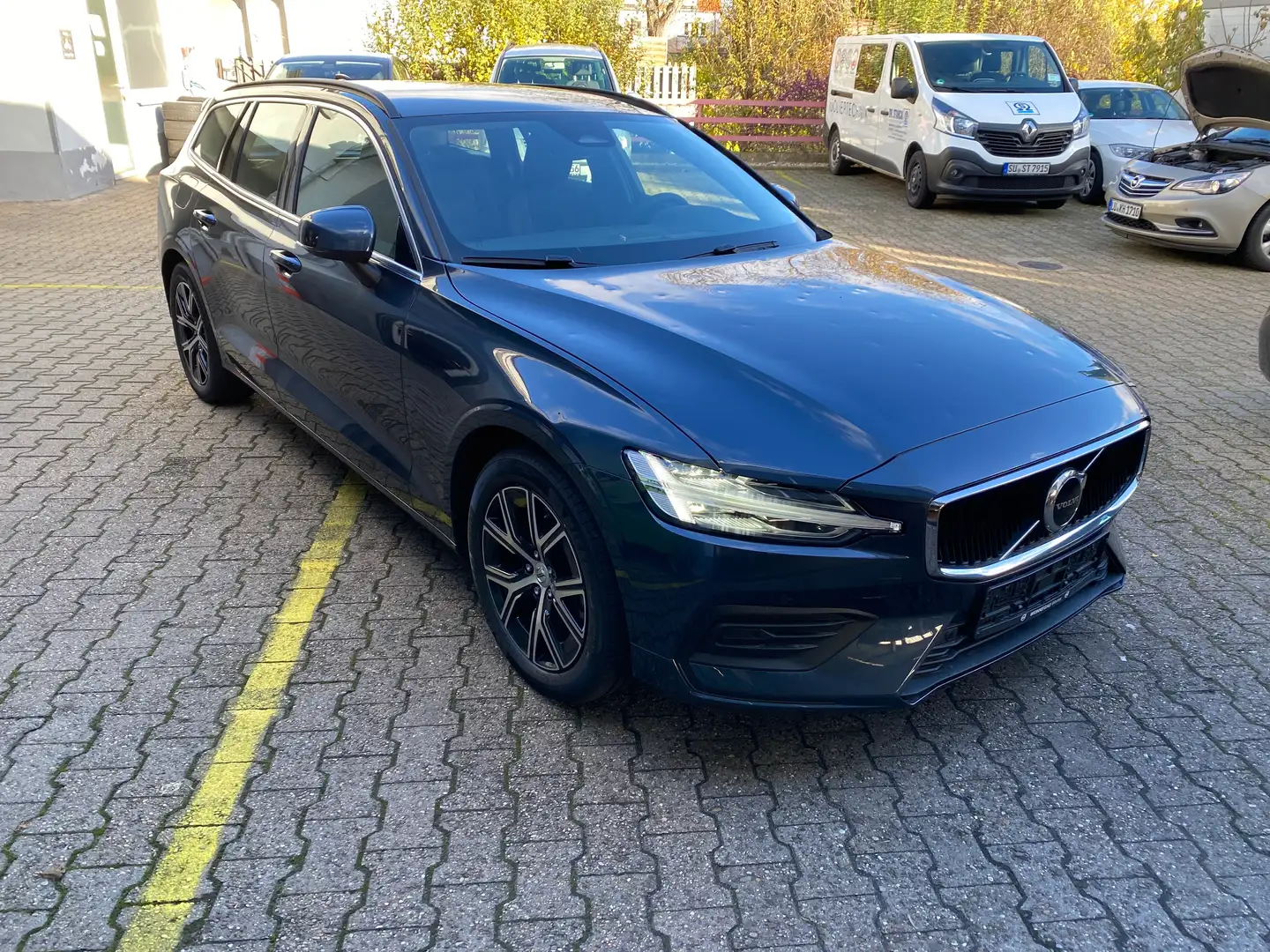Volvo V60 Core, nur 60 km, Hagelschaden Bleu - 2