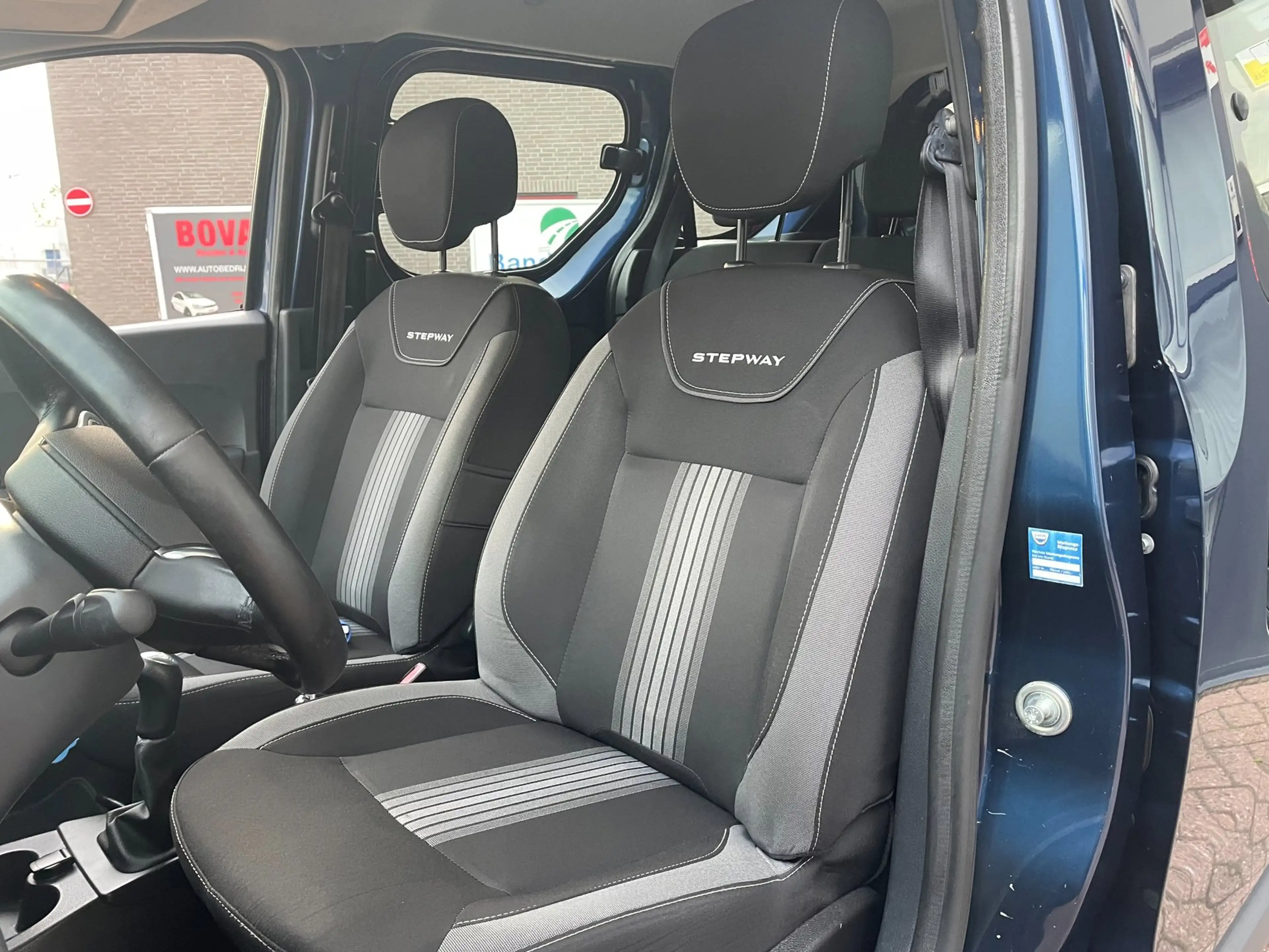 Dacia Dokker 1.2 TCe S&S Série Limitée Stepway — photo 11