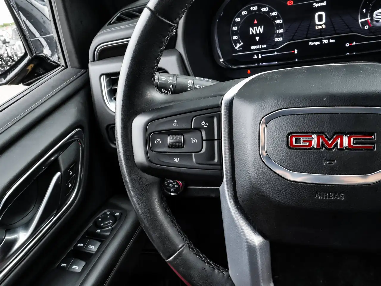 GMC Yukon снимка GMC Yukon