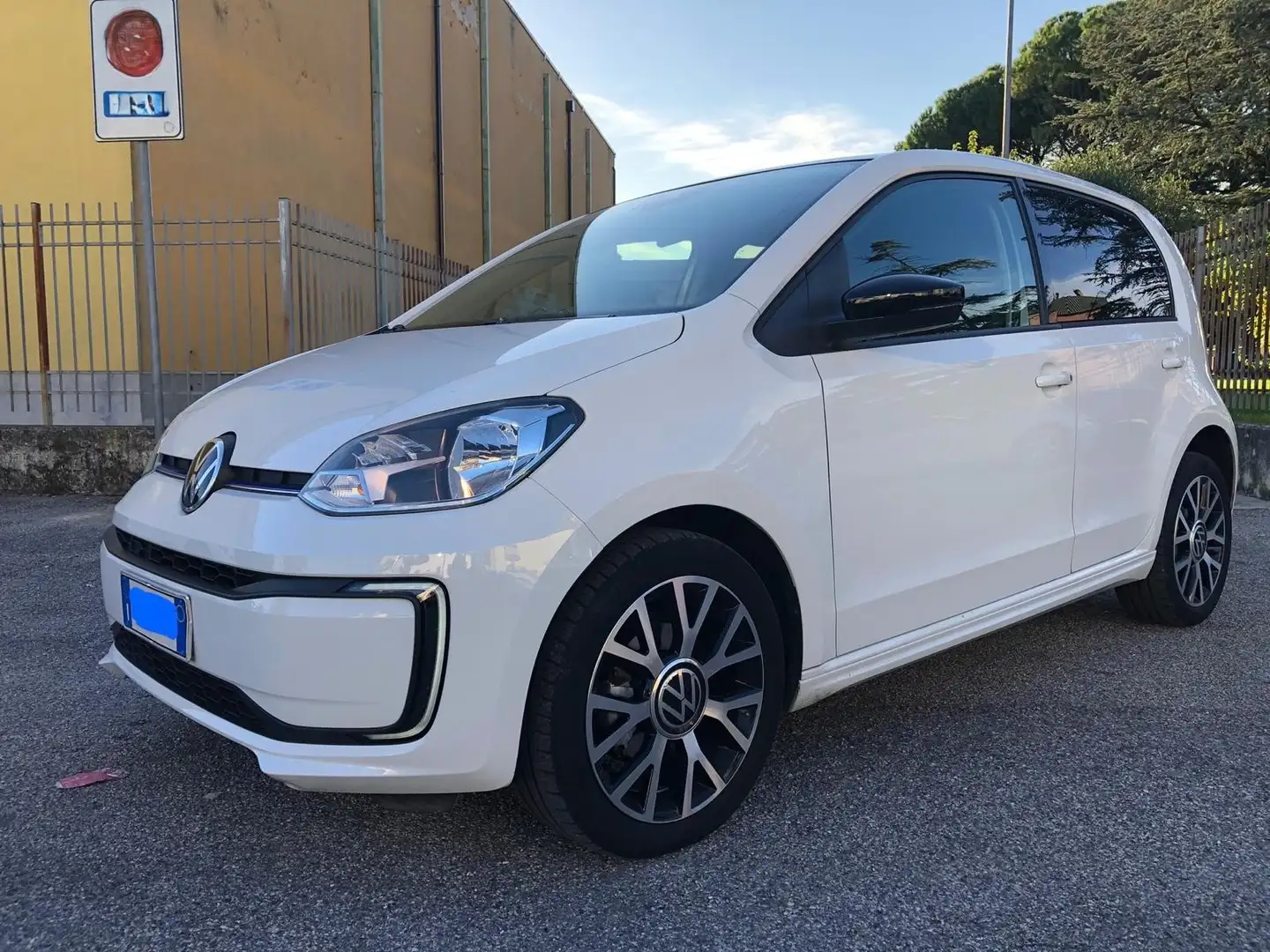 Volkswagen up! e-up! 5p my19 Bianco - 1
