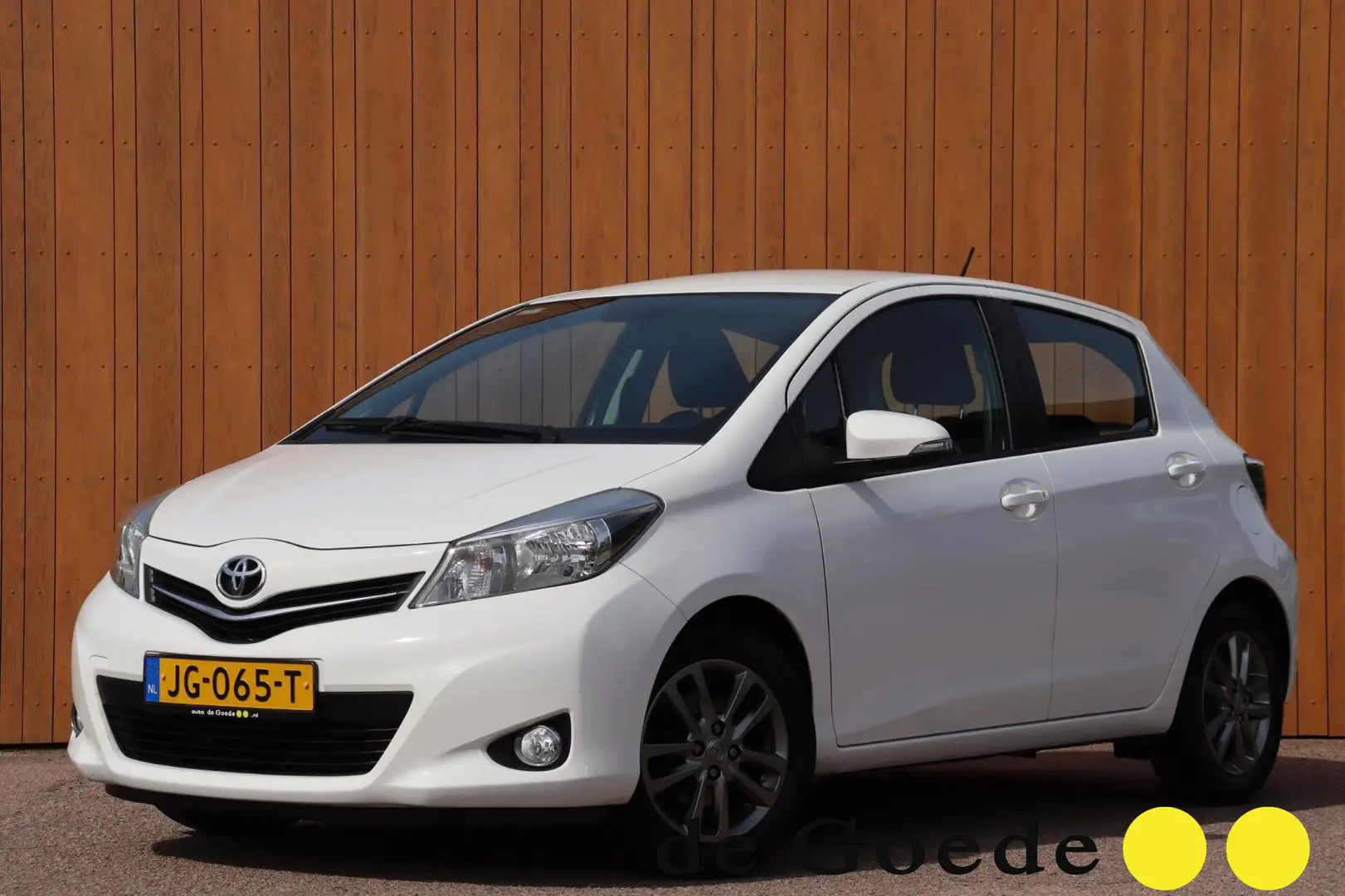 Toyota Yaris 1.0 VVT-i Trend navigatie Wit - 1