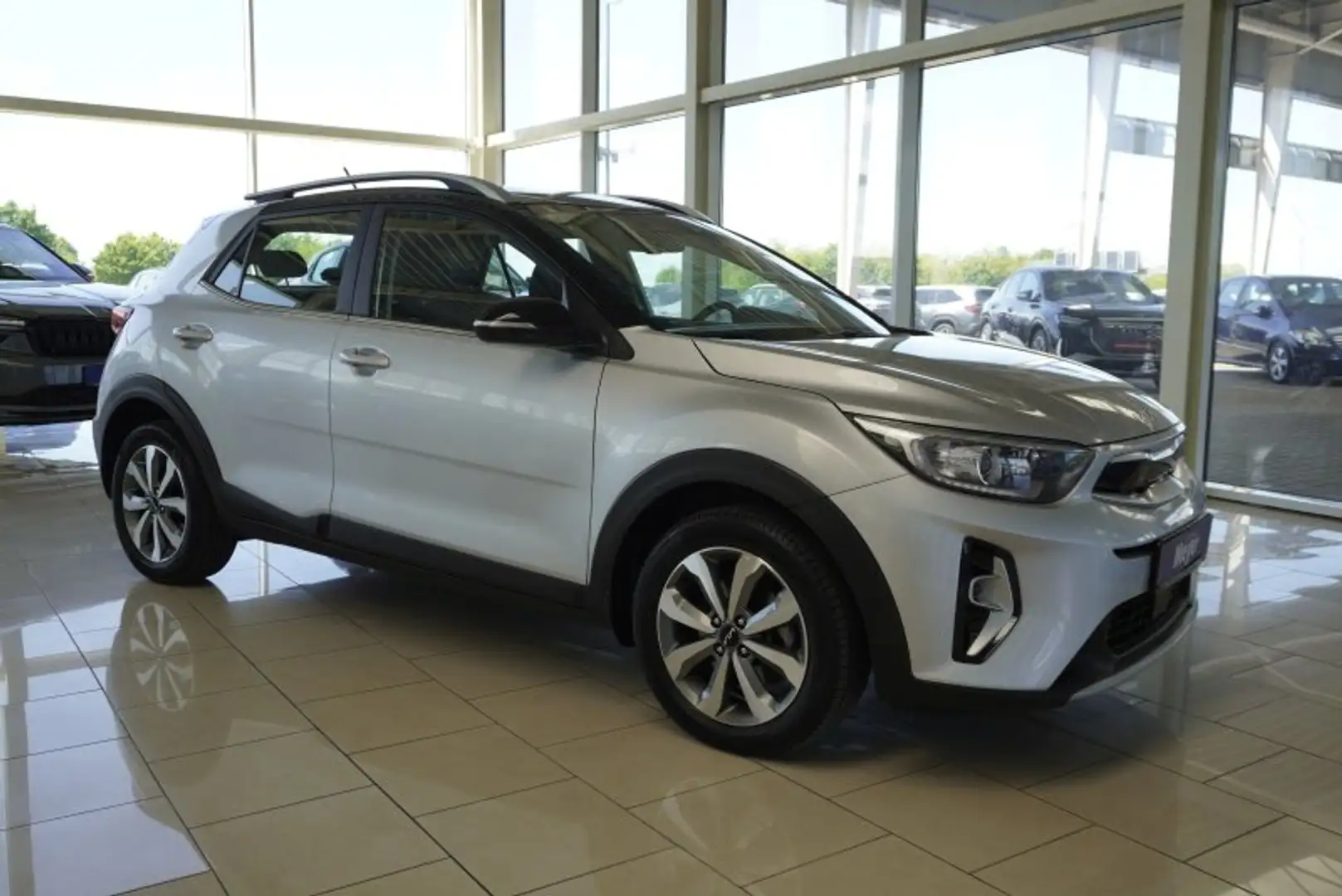 Kia Stonic 1.0 T-GDi 16*Alu/Kamera/Pdc/Winterp/Klimaaut. Silber - 1