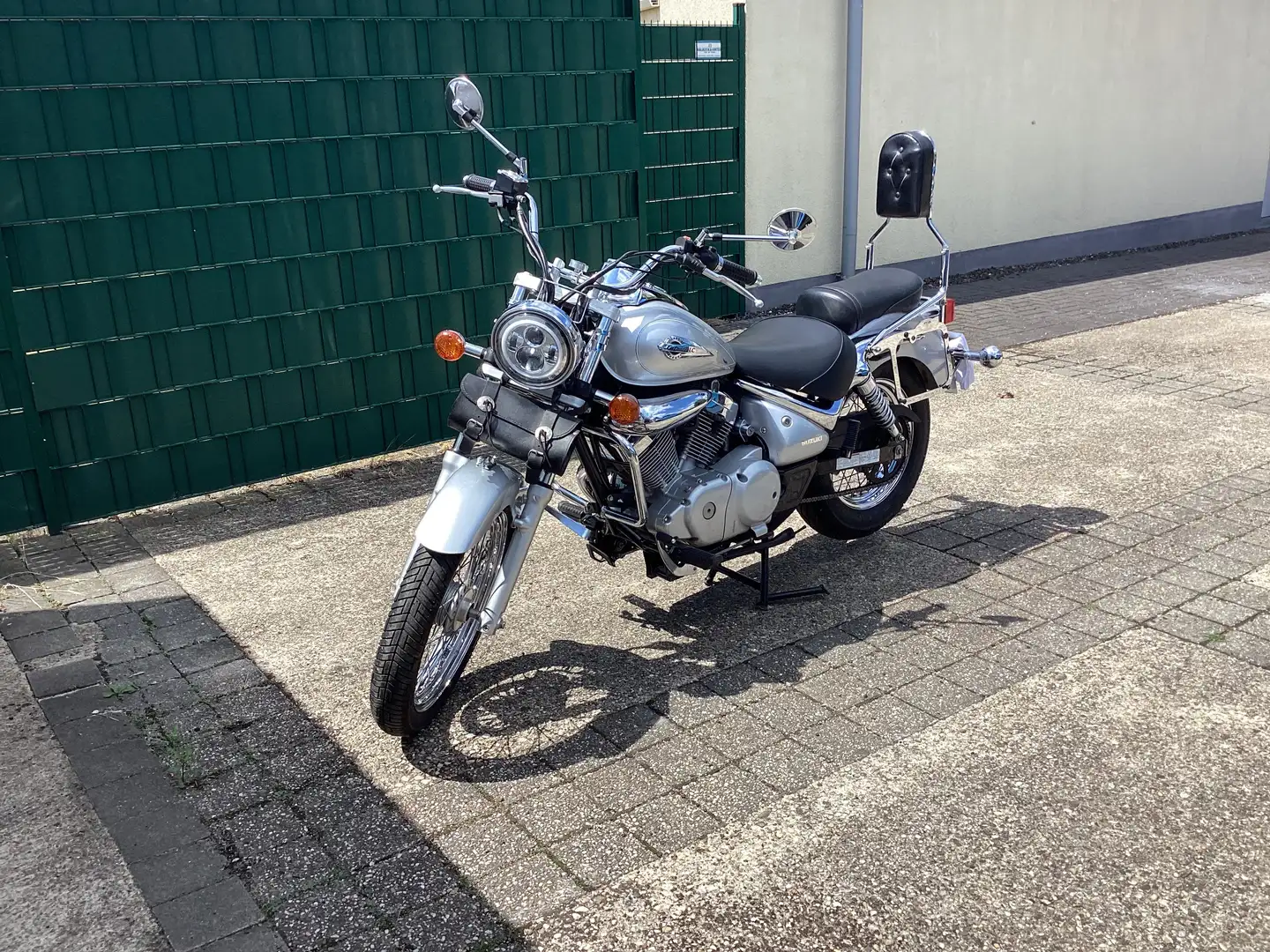 Suzuki VL 125 Argento - 1