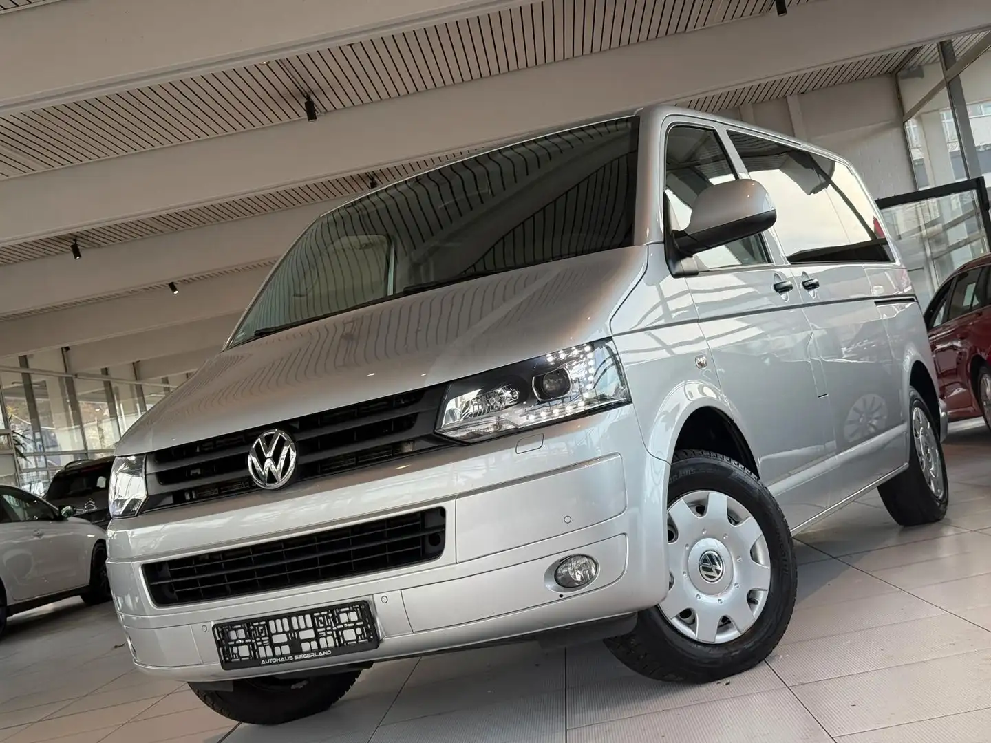 Volkswagen T5 Caravelle / Top ZUSTAND Argent - 1