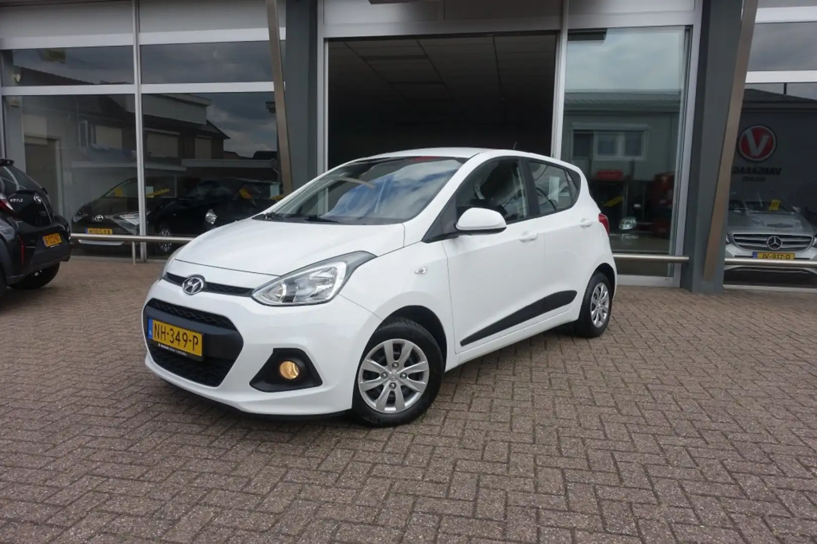 Hyundai i10 1.0I COMFORT (All-in prijs) Wit - 2