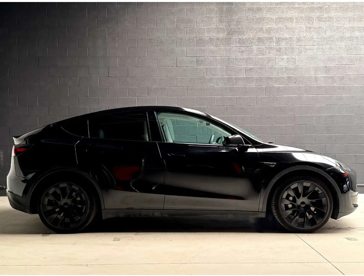 Tesla Model Y 60kWh Standard Range RWD - 1