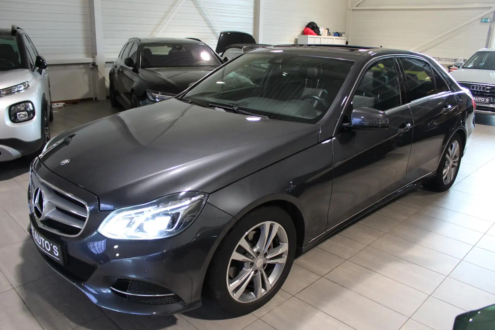 Mercedes-Benz E 200 Ambition Avantgarde | Dealer Onderhouden | Schuifd Grijs - 1