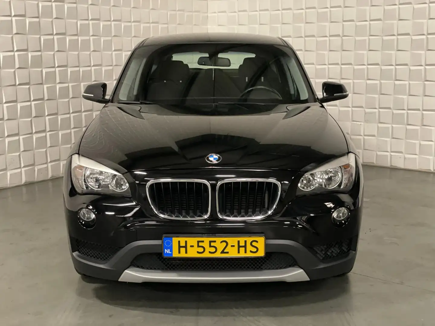 BMW X1 SDrive20i Business+ AUTOMAAT Schwarz - 2