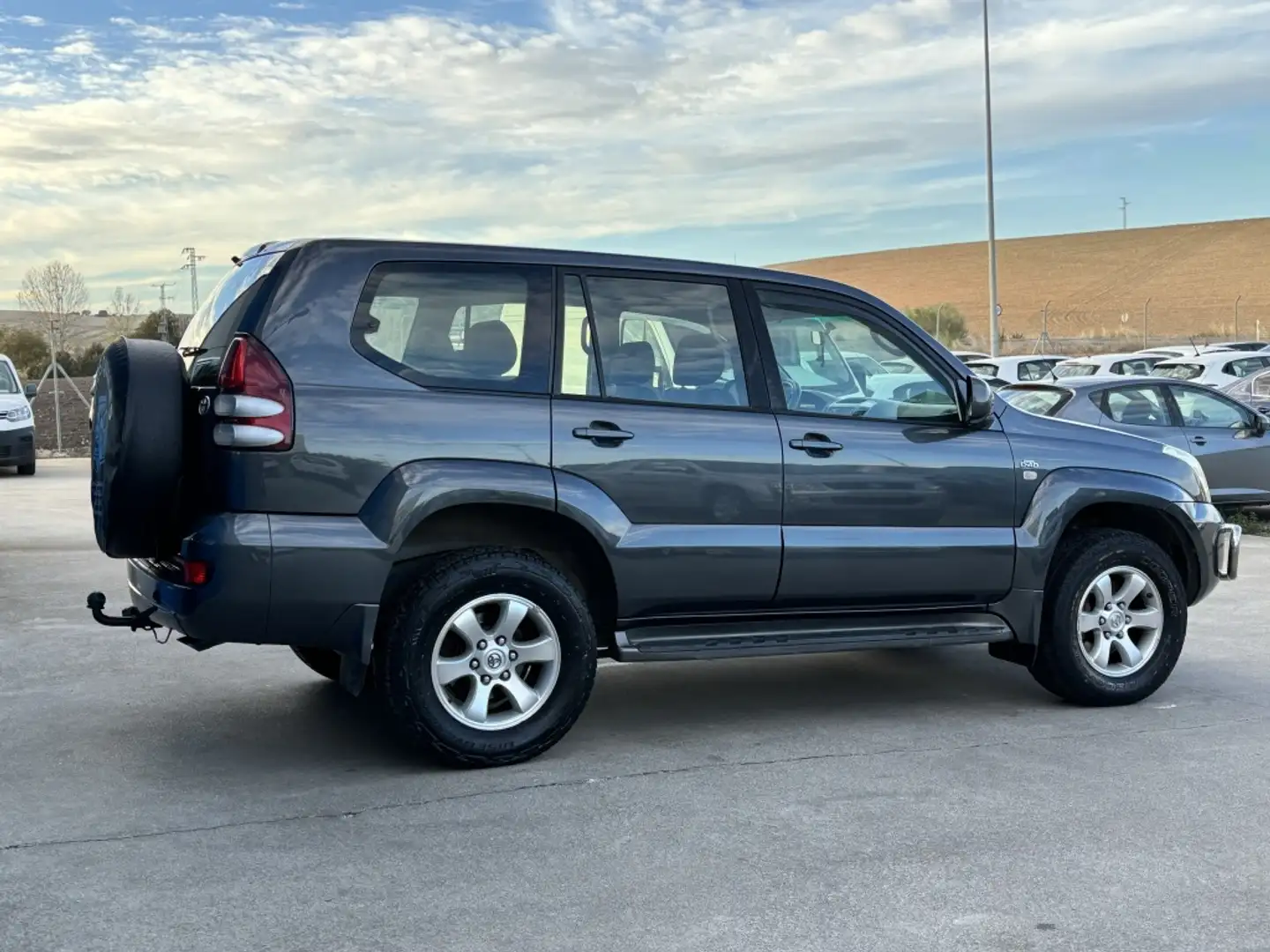 Toyota Land Cruiser Todoterreno Automático de 5 Puertas Gris - 2