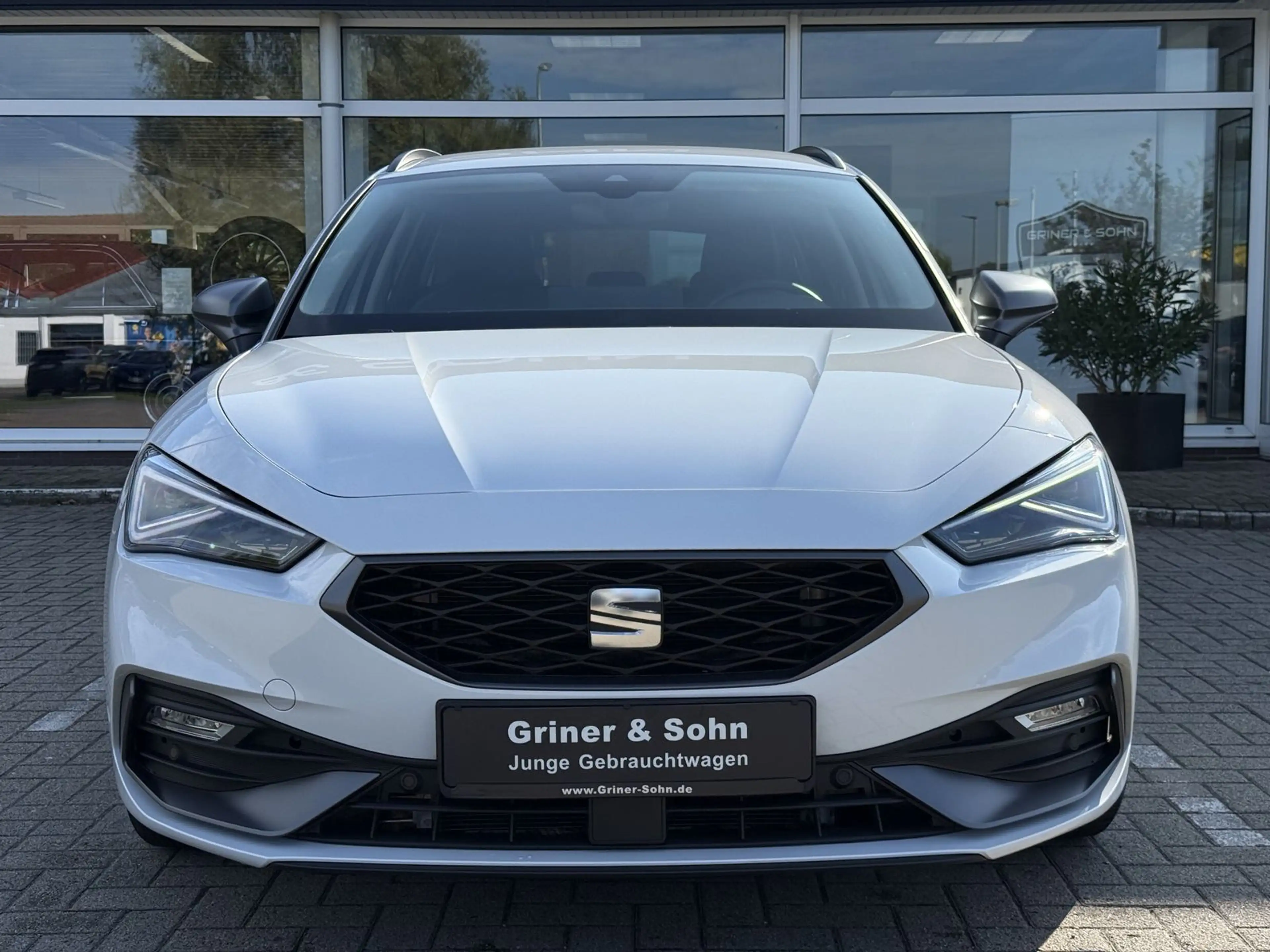 SEAT Leon 1.5 eTSI SP FR,R-Kam,Matrix,Winter,Drive-XL — photo 2