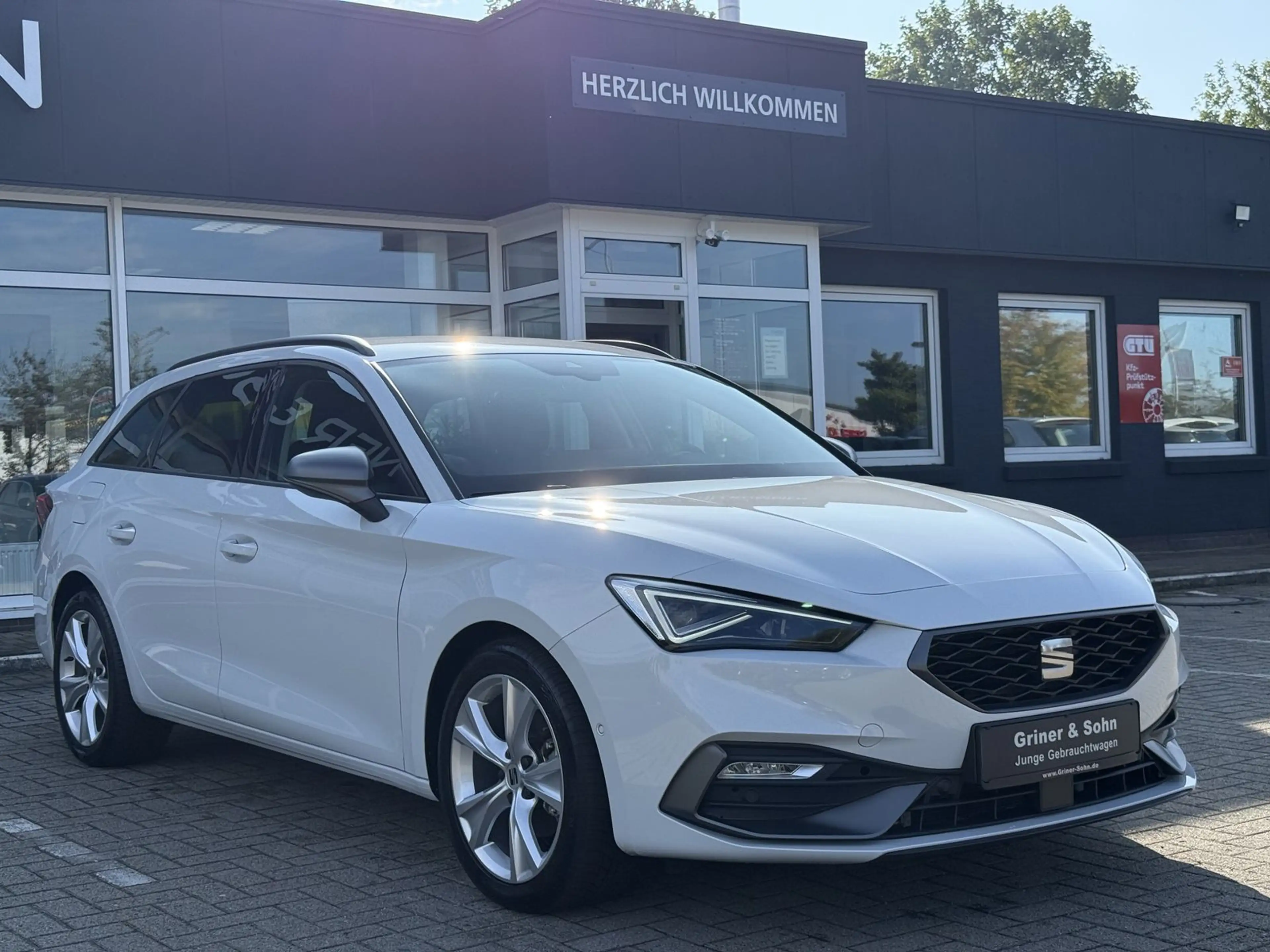 SEAT Leon 1.5 eTSI SP FR,R-Kam,Matrix,Winter,Drive-XL — photo 3