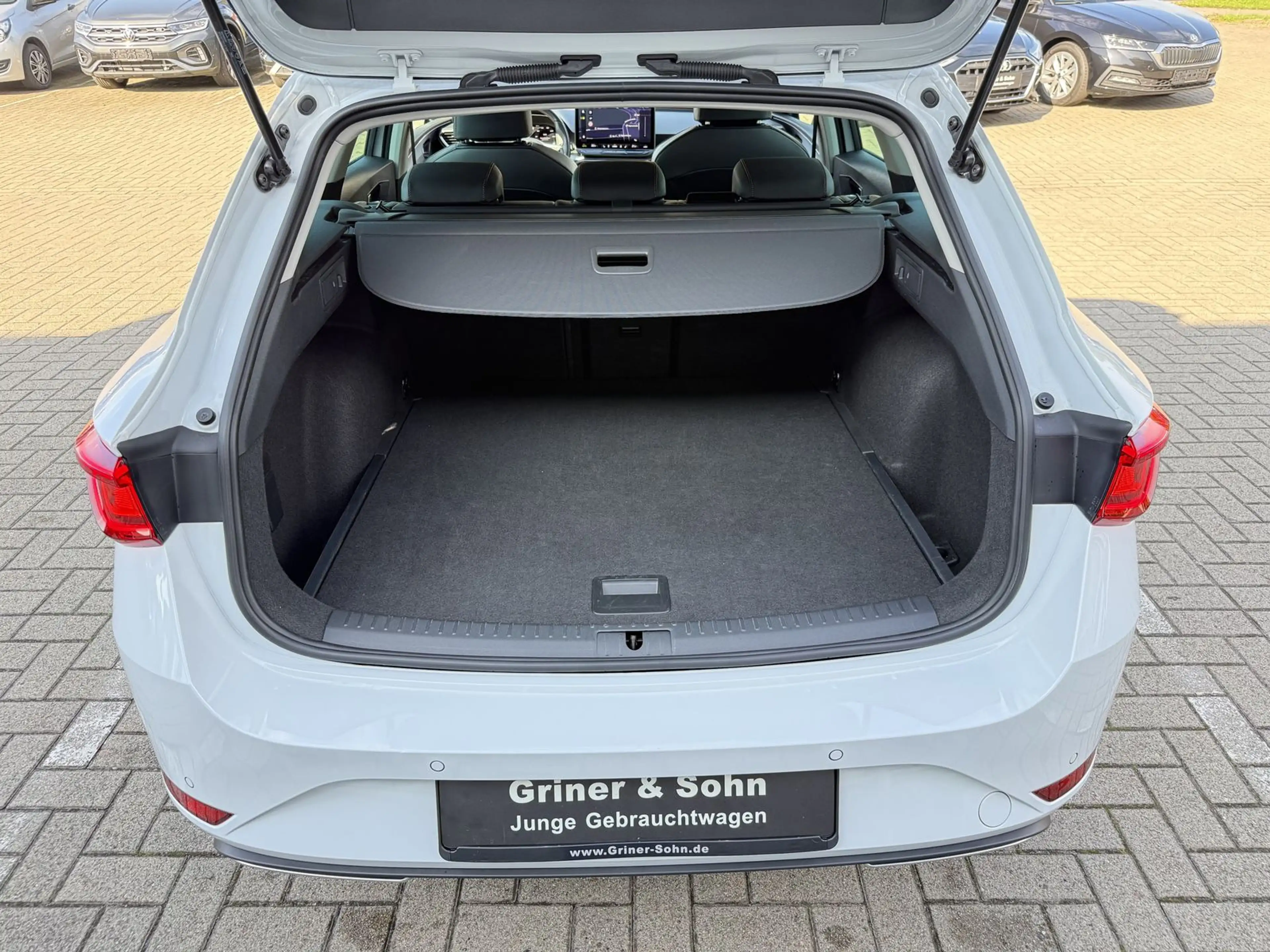 SEAT Leon 1.5 eTSI SP FR,R-Kam,Matrix,Winter,Drive-XL — photo 11