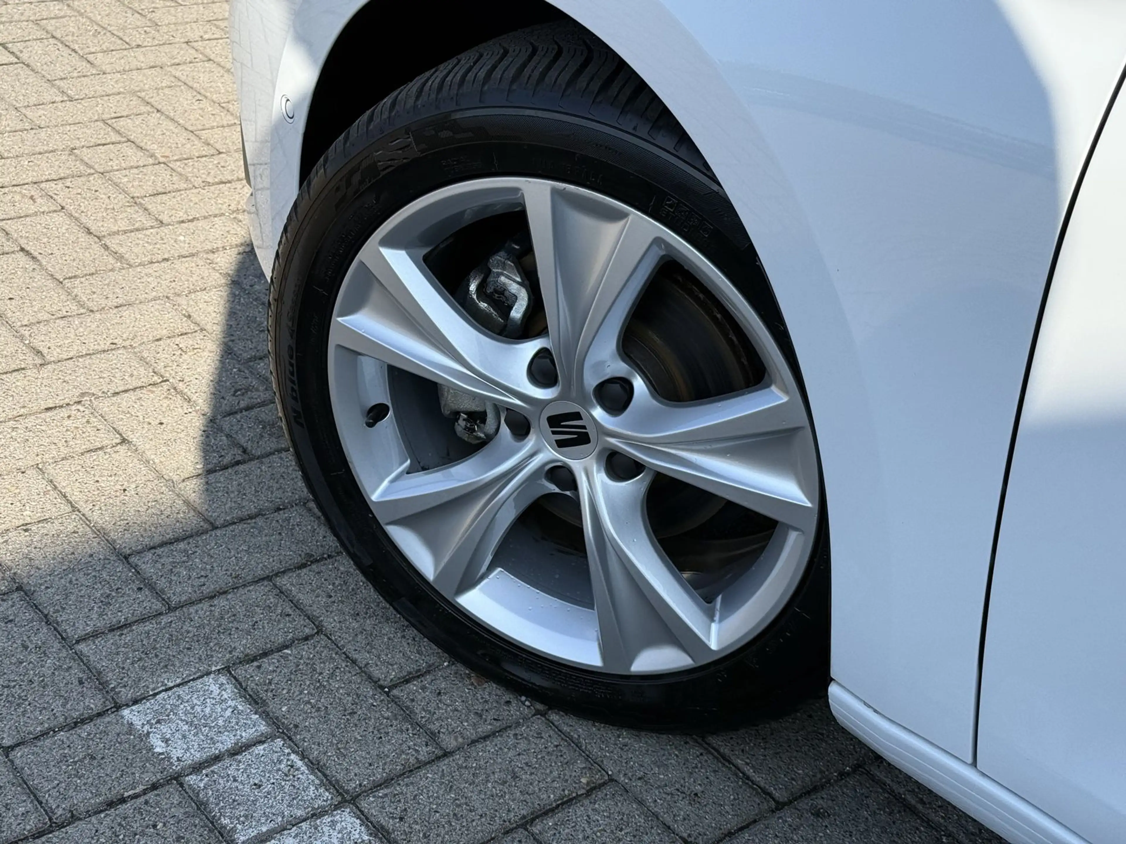 SEAT Leon 1.5 eTSI SP FR,R-Kam,Matrix,Winter,Drive-XL — photo 10