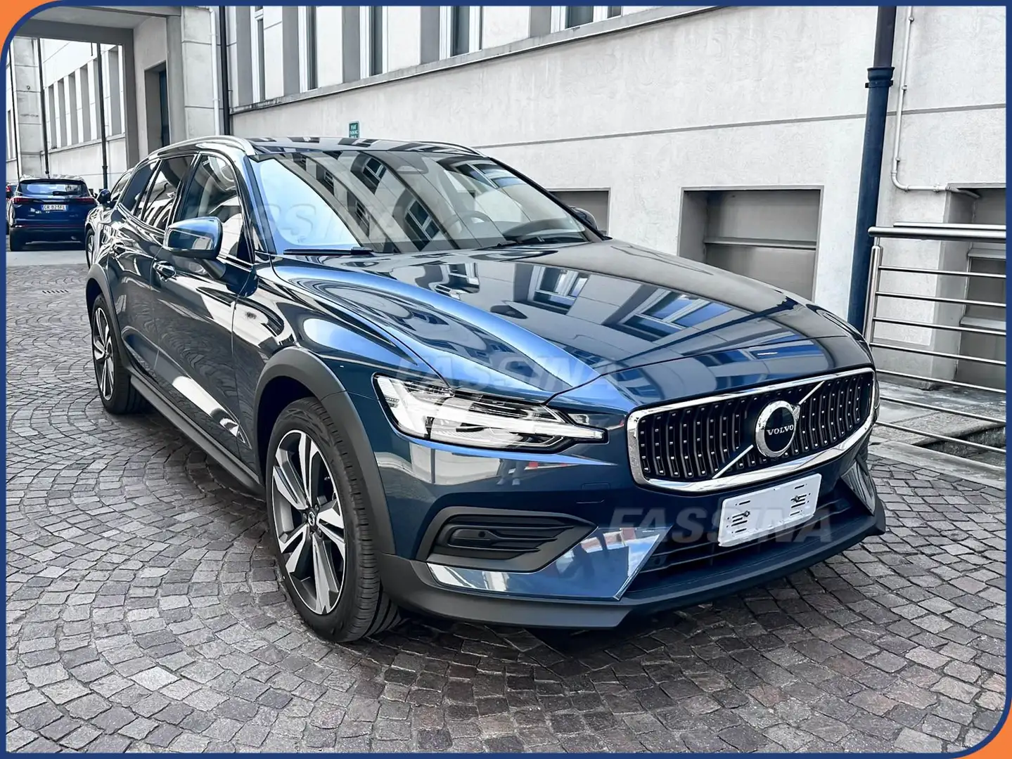 Volvo V60 Cross Country B4 (d) AWD automatico Core Bleu - 1