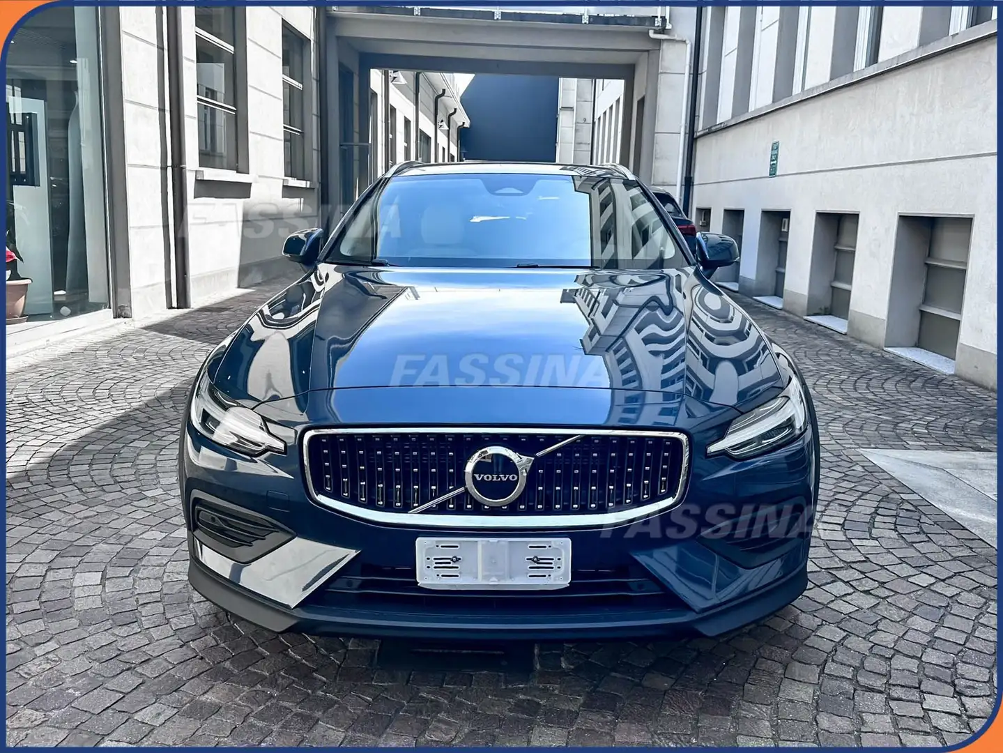 Volvo V60 Cross Country B4 (d) AWD automatico Core Bleu - 2
