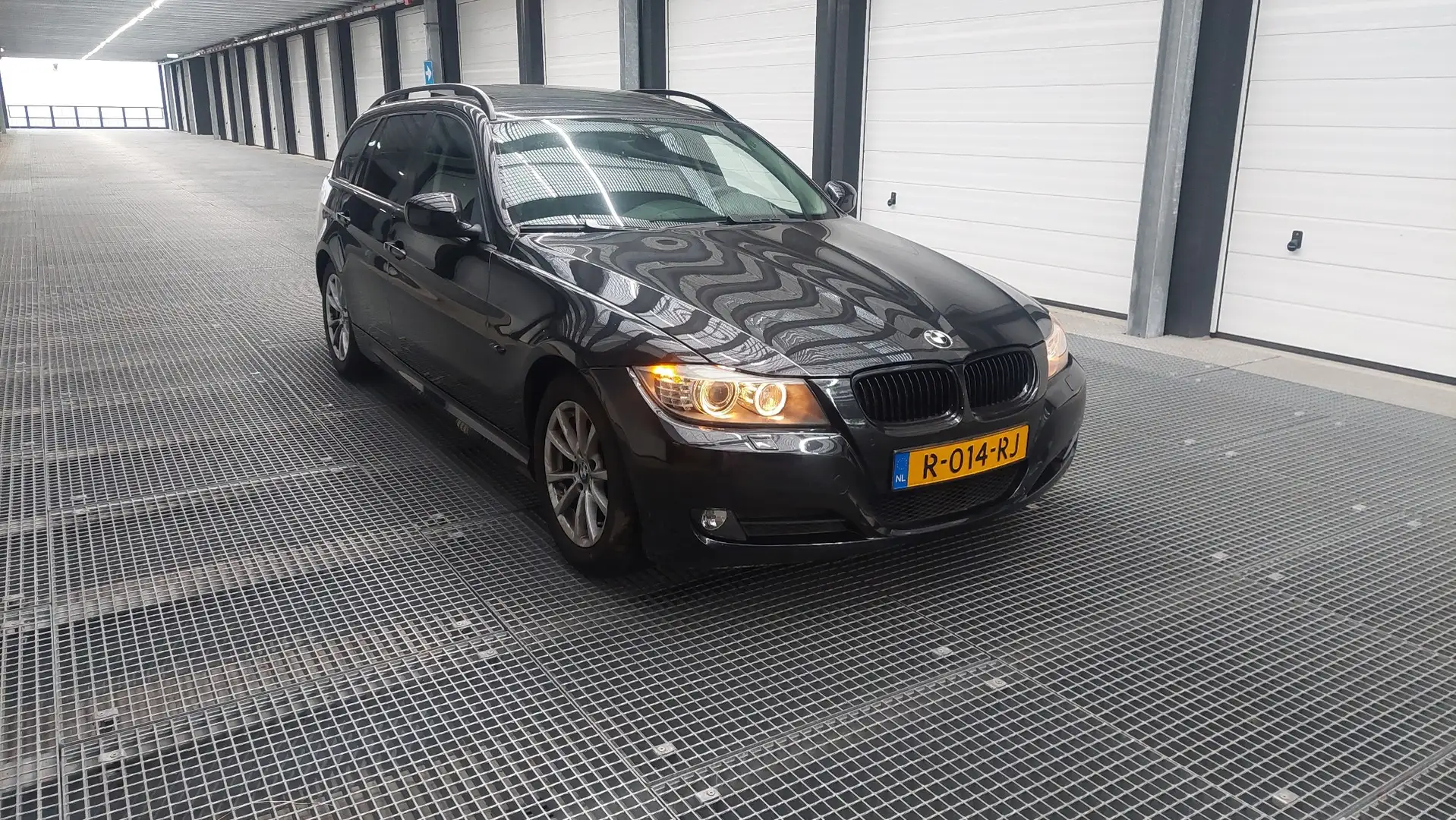 BMW 318 318i Touring Zwart - 1