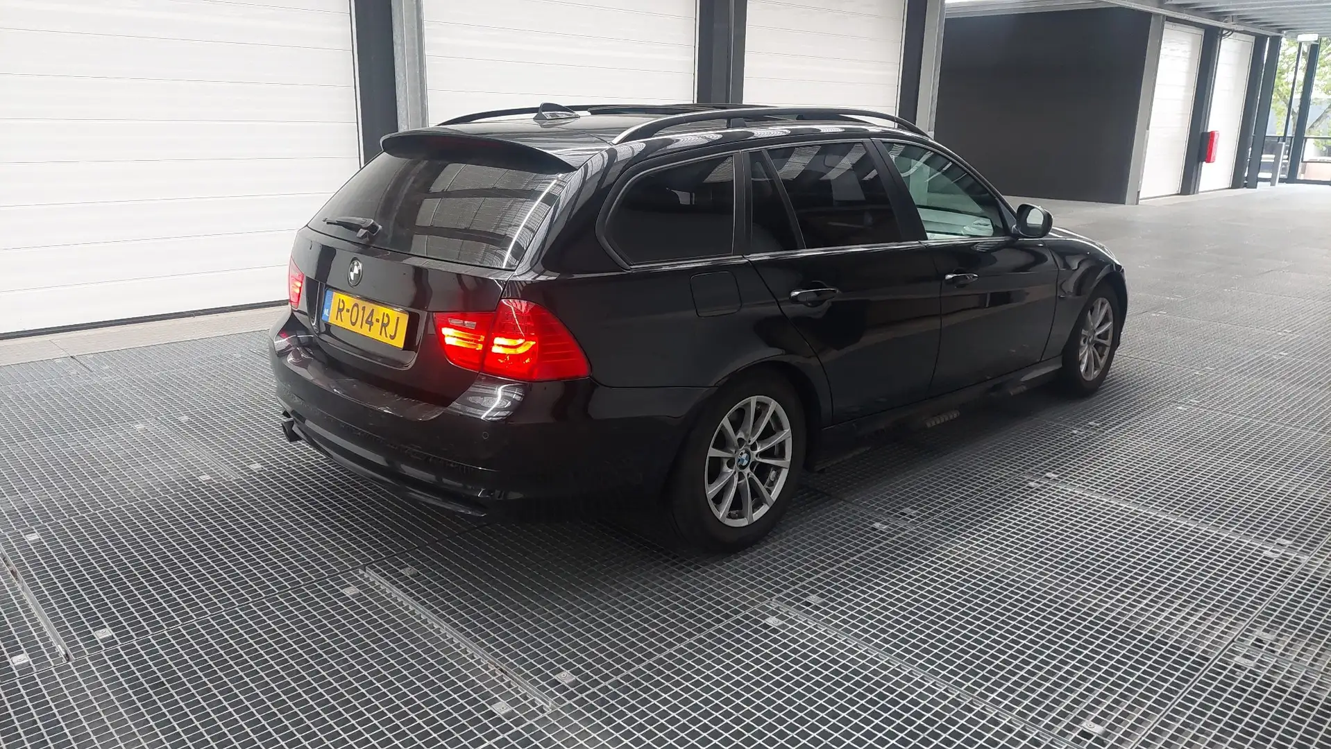 BMW 318 318i Touring Zwart - 2