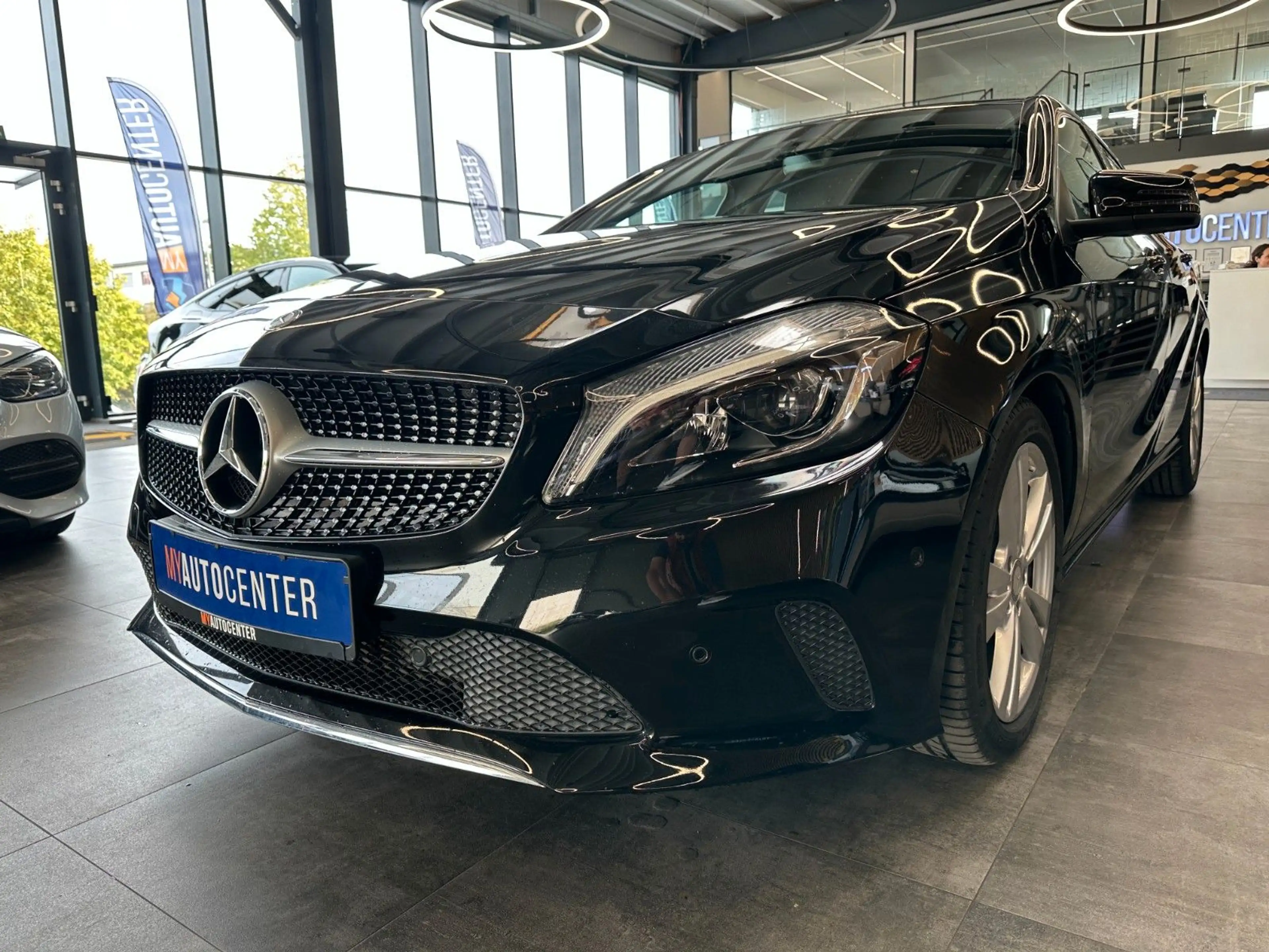 Mercedes-Benz A 180 *TEMPO*NAV*KLIMA*SitzHZ*LED*PDC*TÜV 3/28* — photo 4