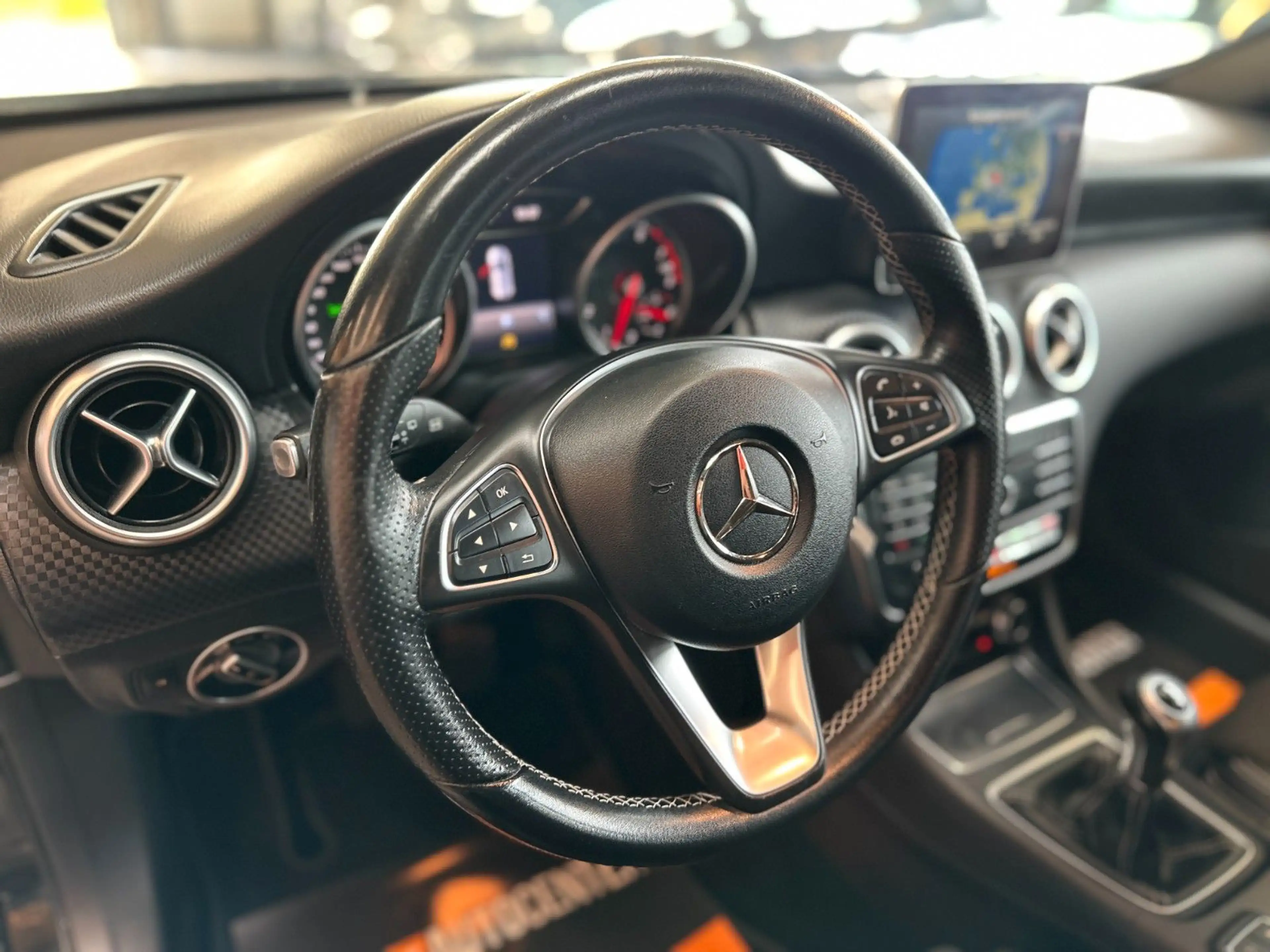 Mercedes-Benz A 180 *TEMPO*NAV*KLIMA*SitzHZ*LED*PDC*TÜV 3/28* — photo 12