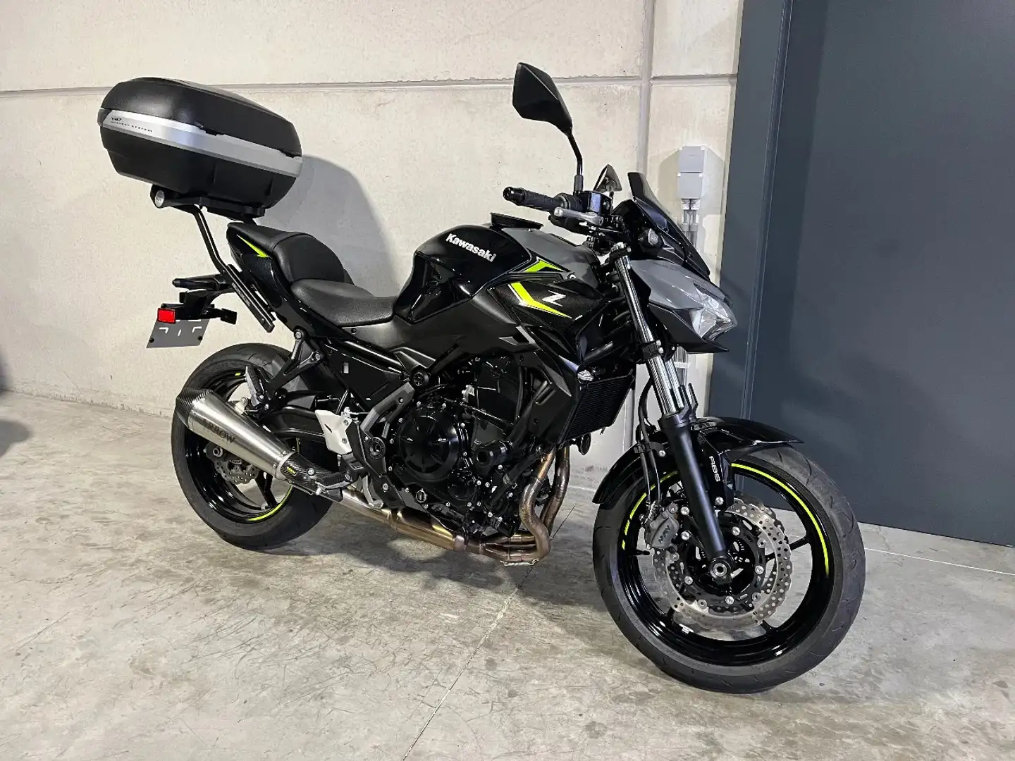 Kawasaki Z 650 met extra's - 1