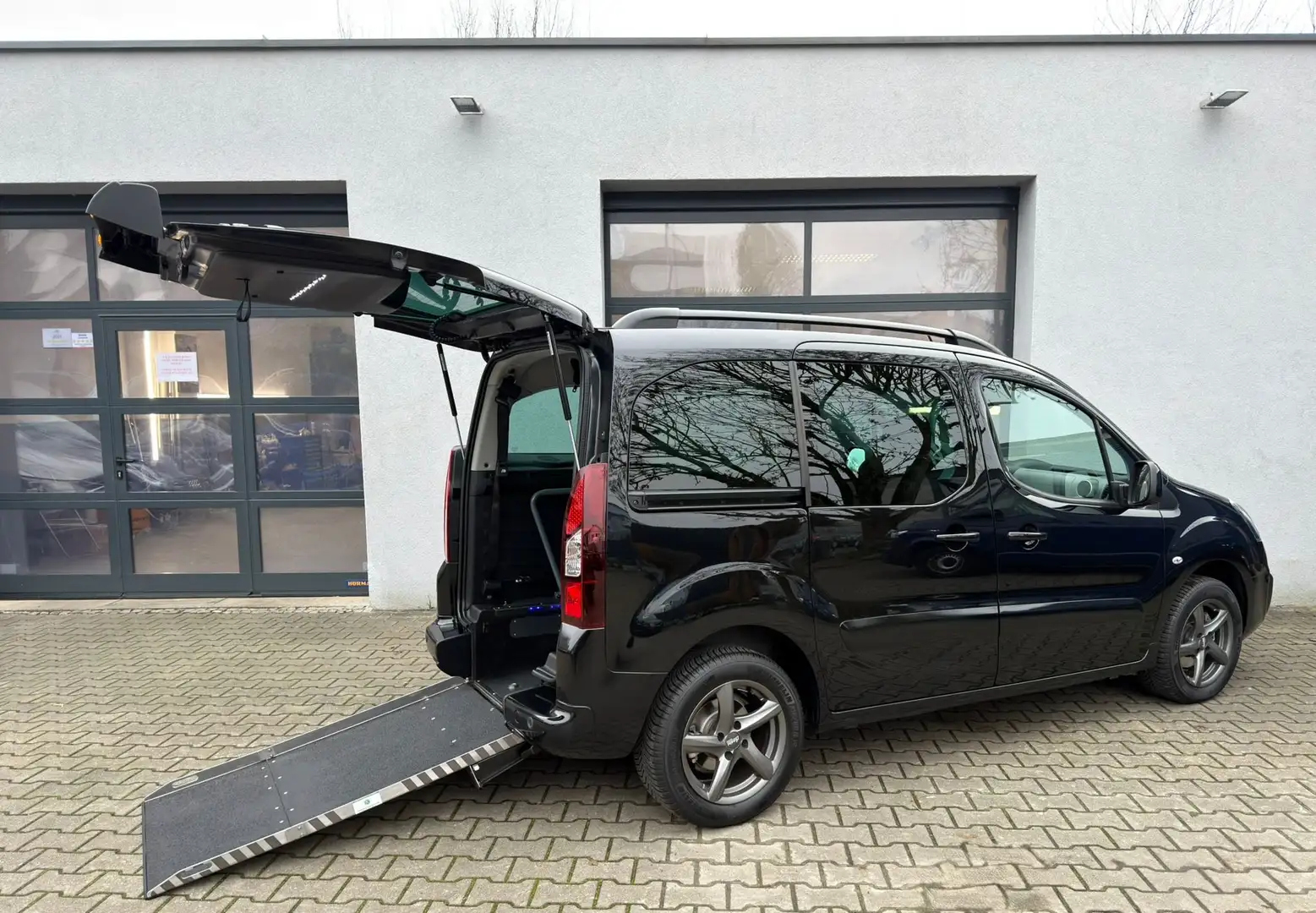 Citroen Berlingo Automatik Seilwinde Behindertengerecht Rollstuhl Schwarz - 1