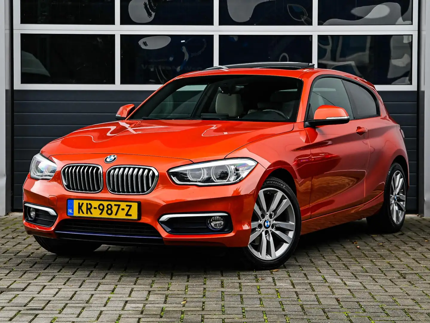 BMW 116 1-serie 116d High Executive | Automaat | Schuifdak Oranje - 1