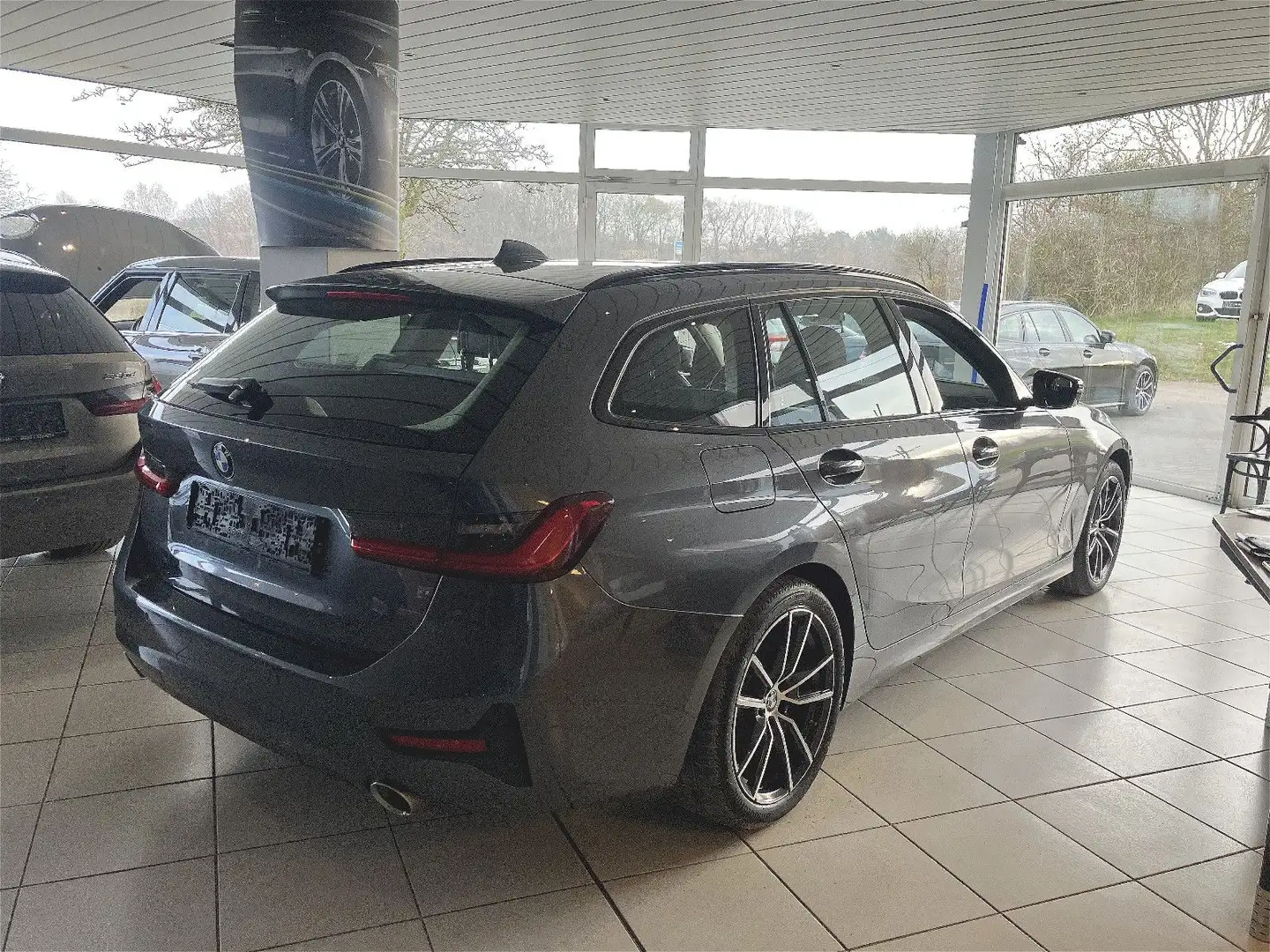 BMW 320 d Sport-Line/LivePRO/Harman-Kardon/Akustik Grau - 2