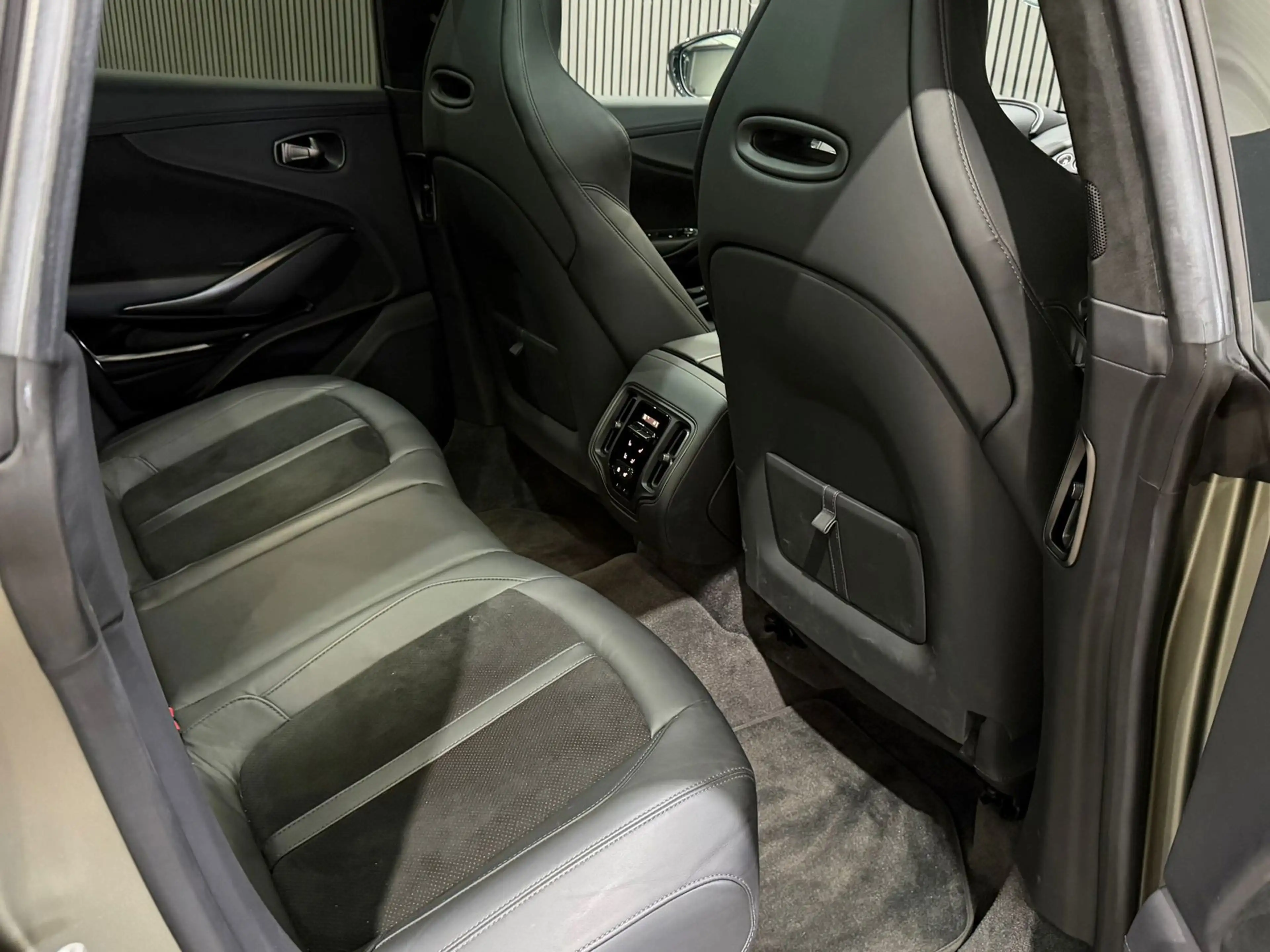 Aston Martin DBX 4.0 V8 707 — photo 11