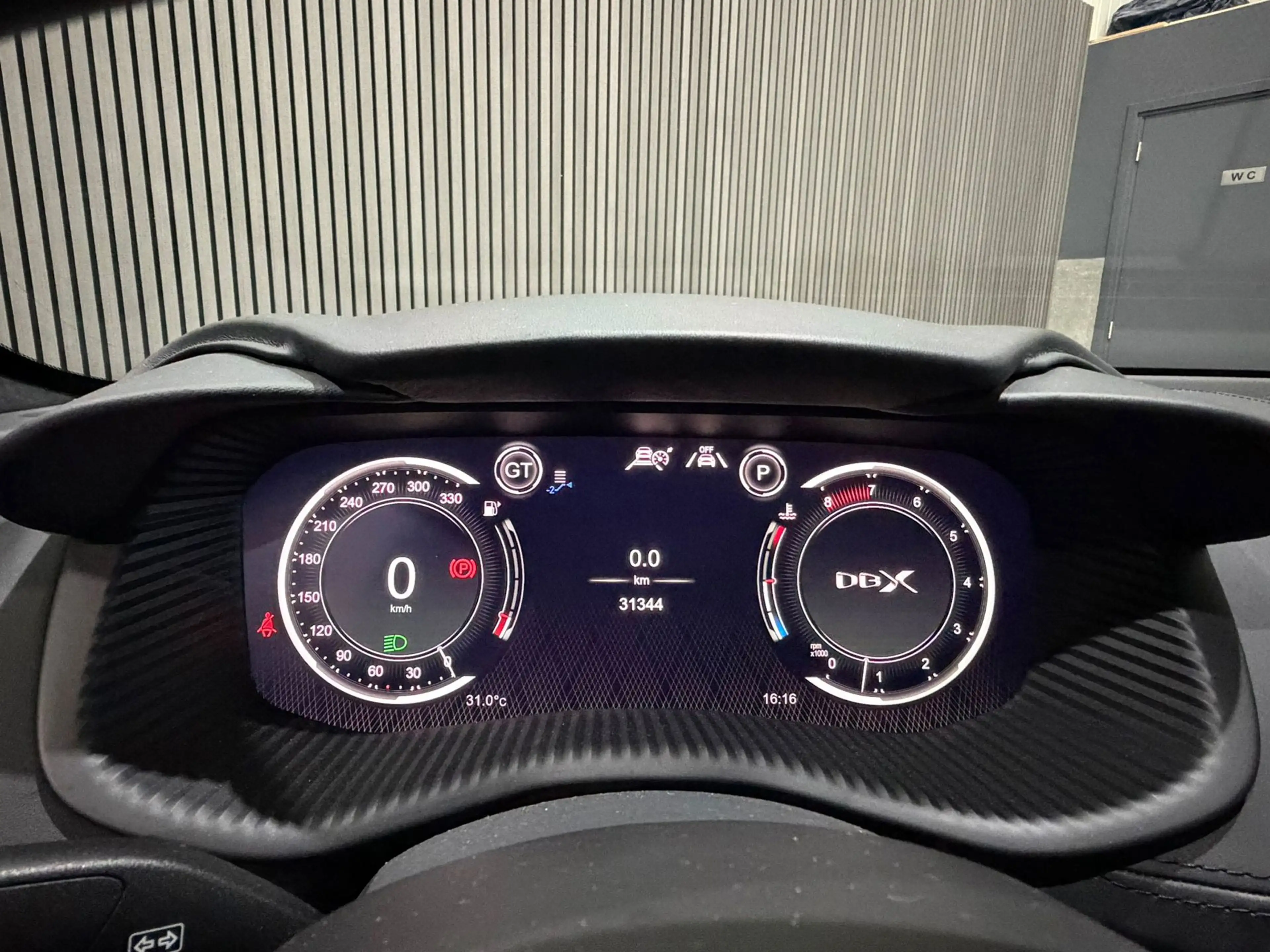 Aston Martin DBX 4.0 V8 707 — photo 15