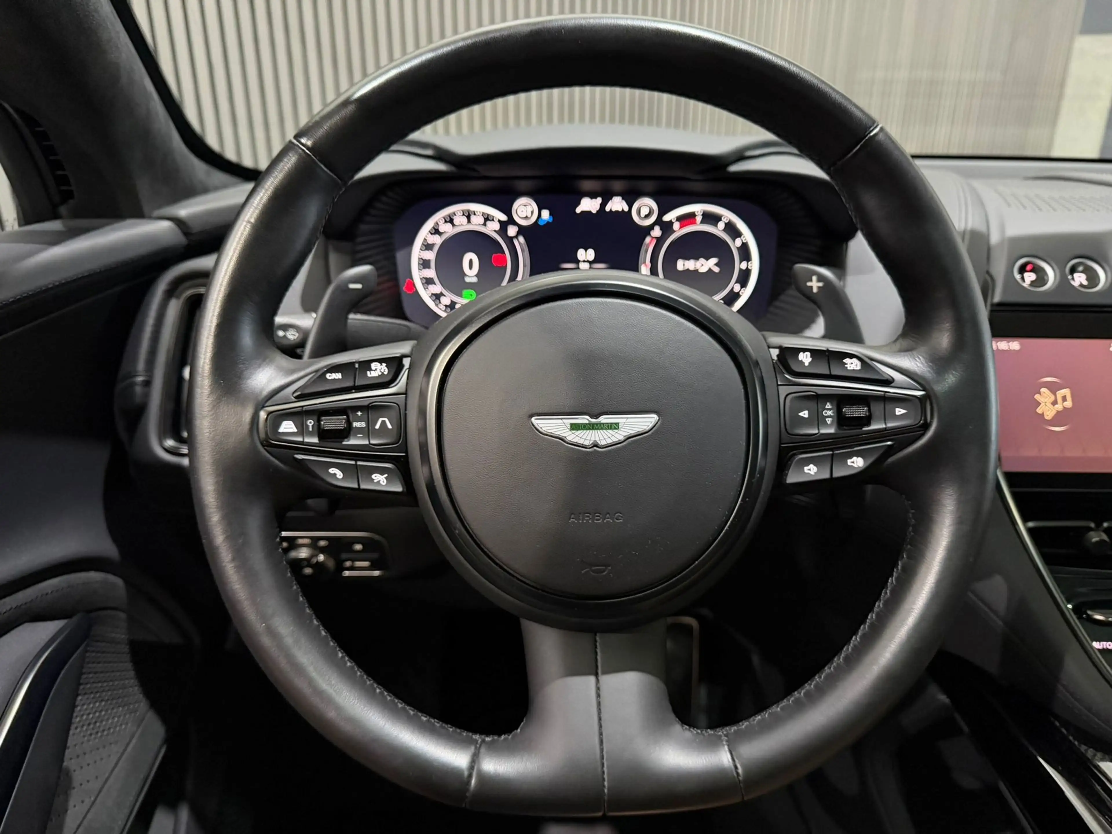 Aston Martin DBX 4.0 V8 707 — photo 14