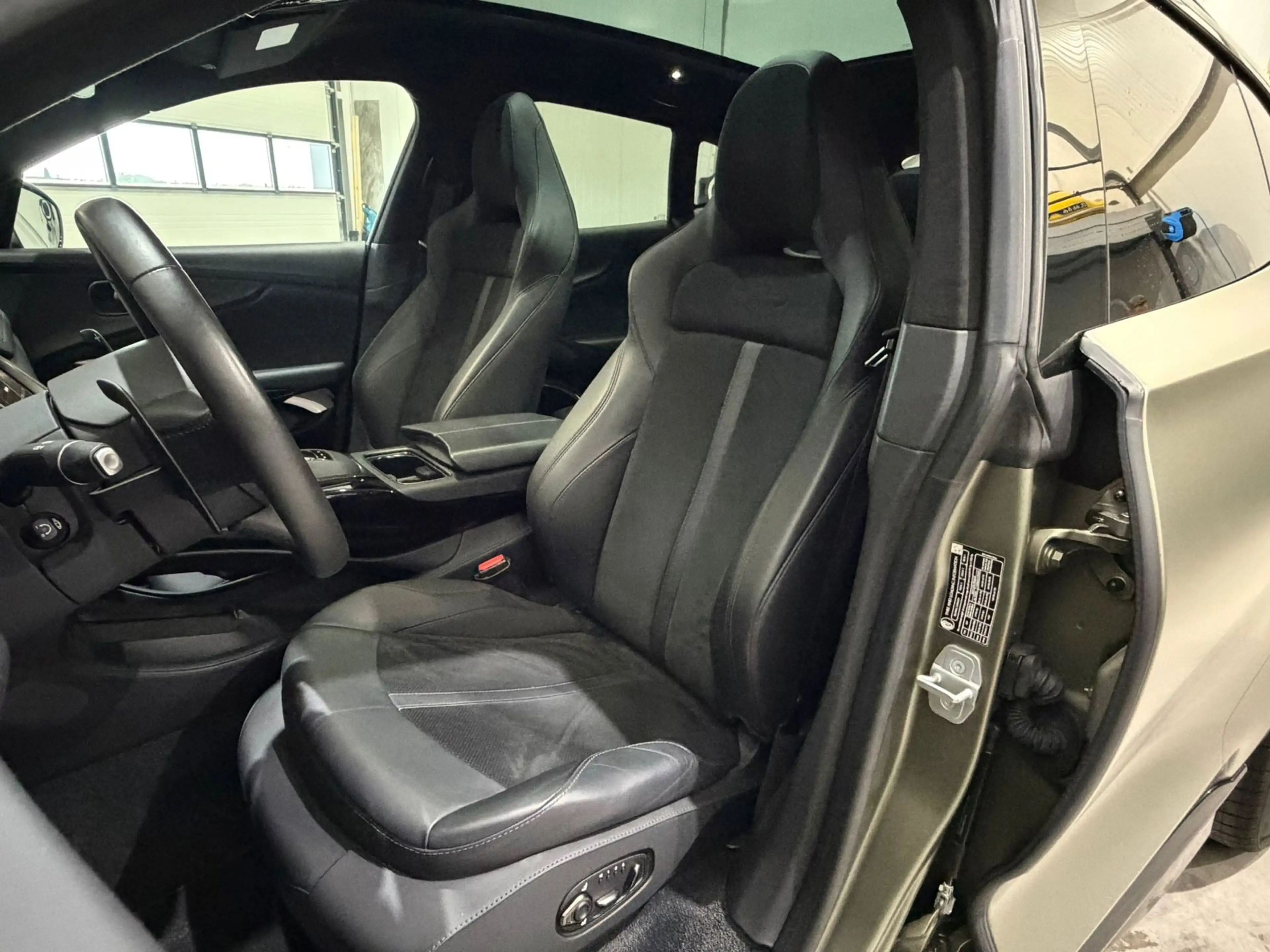 Aston Martin DBX 4.0 V8 707 — photo 8