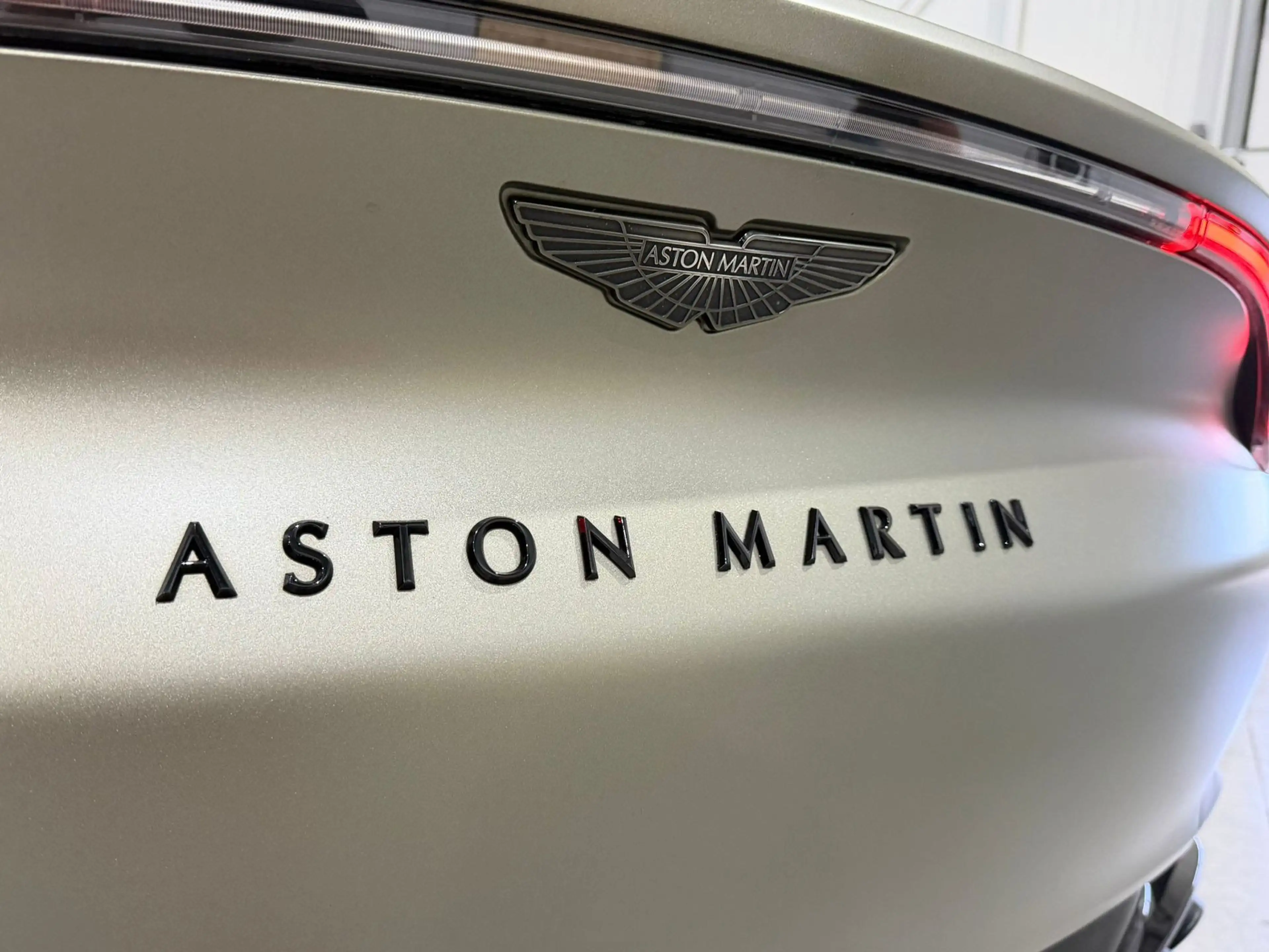 Aston Martin DBX 4.0 V8 707 — photo 10