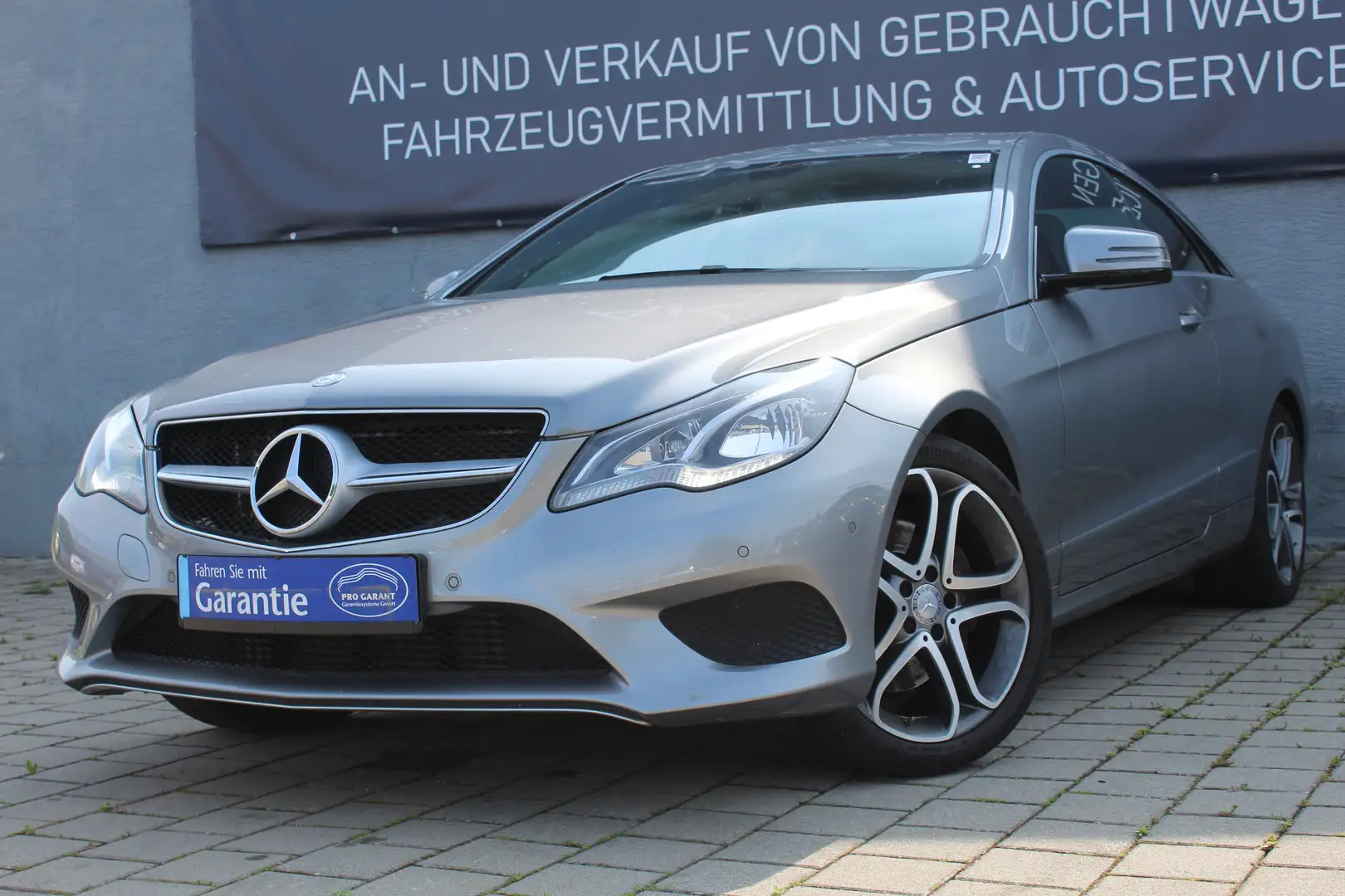 Mercedes-Benz E 220 E 220 BlueTec / d (207.301) Silber - 1