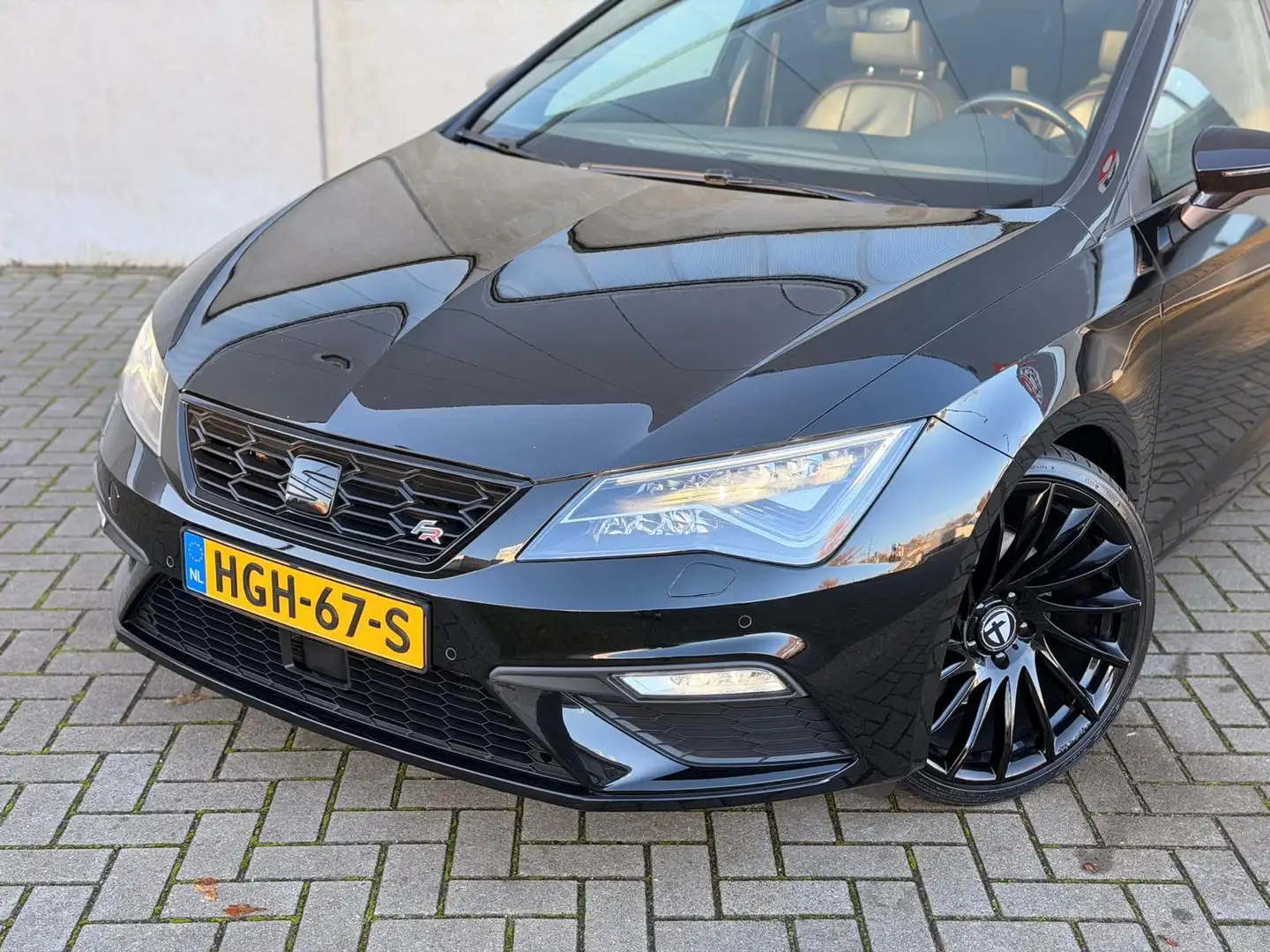SEAT Leon ST FR 2.0 TSI DSG Pano Beats KW V3 19'' Virtual Tr Schwarz - 2