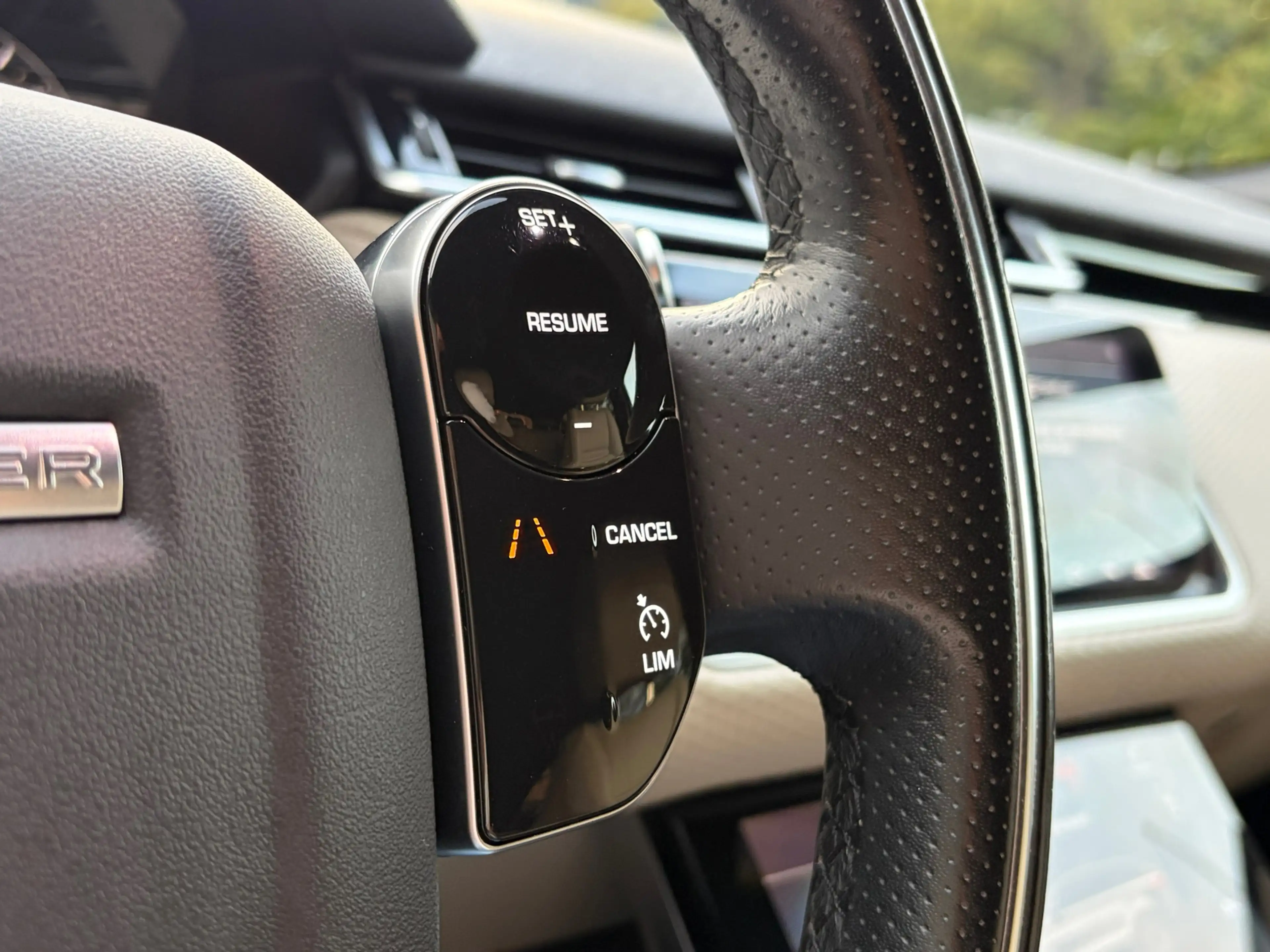 Land Rover Range Rover Velar 2.0 Turbo AWD Meridian Memory Leer Carplay Camera — photo 12