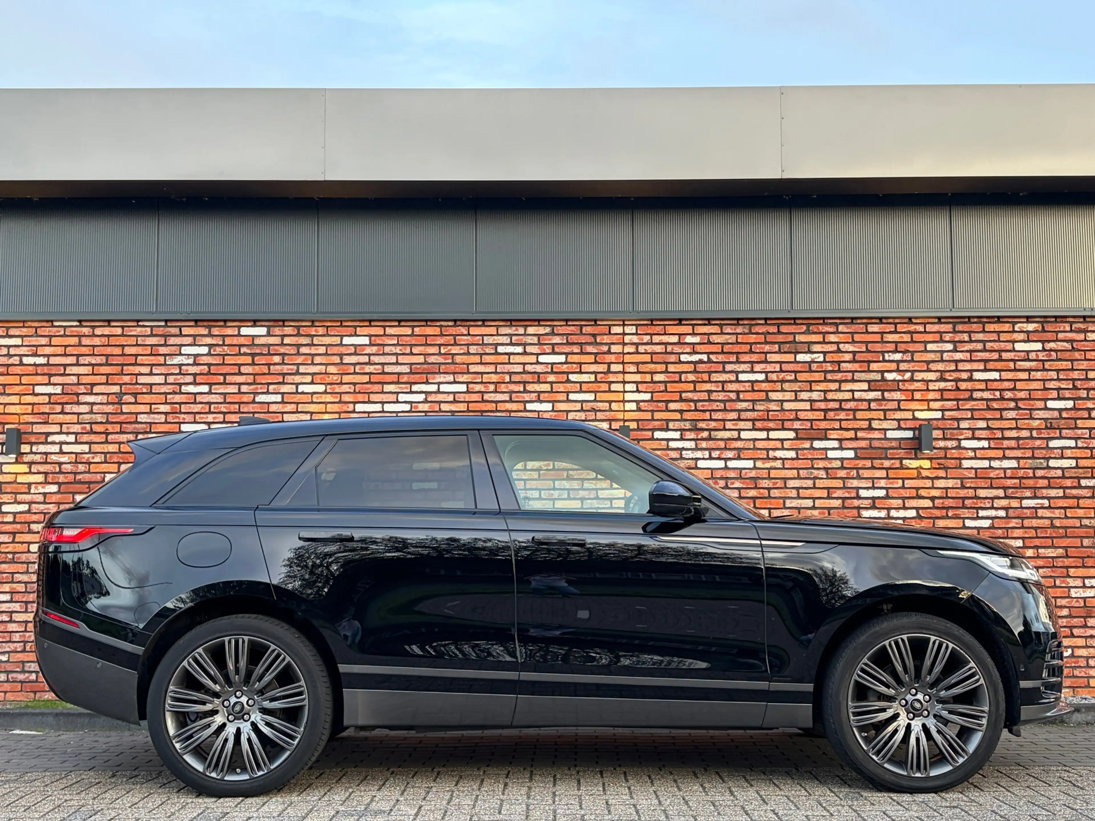 Land Rover Range Rover Velar 2.0 Turbo AWD Meridian Memory Leer Carplay Camera — photo 15