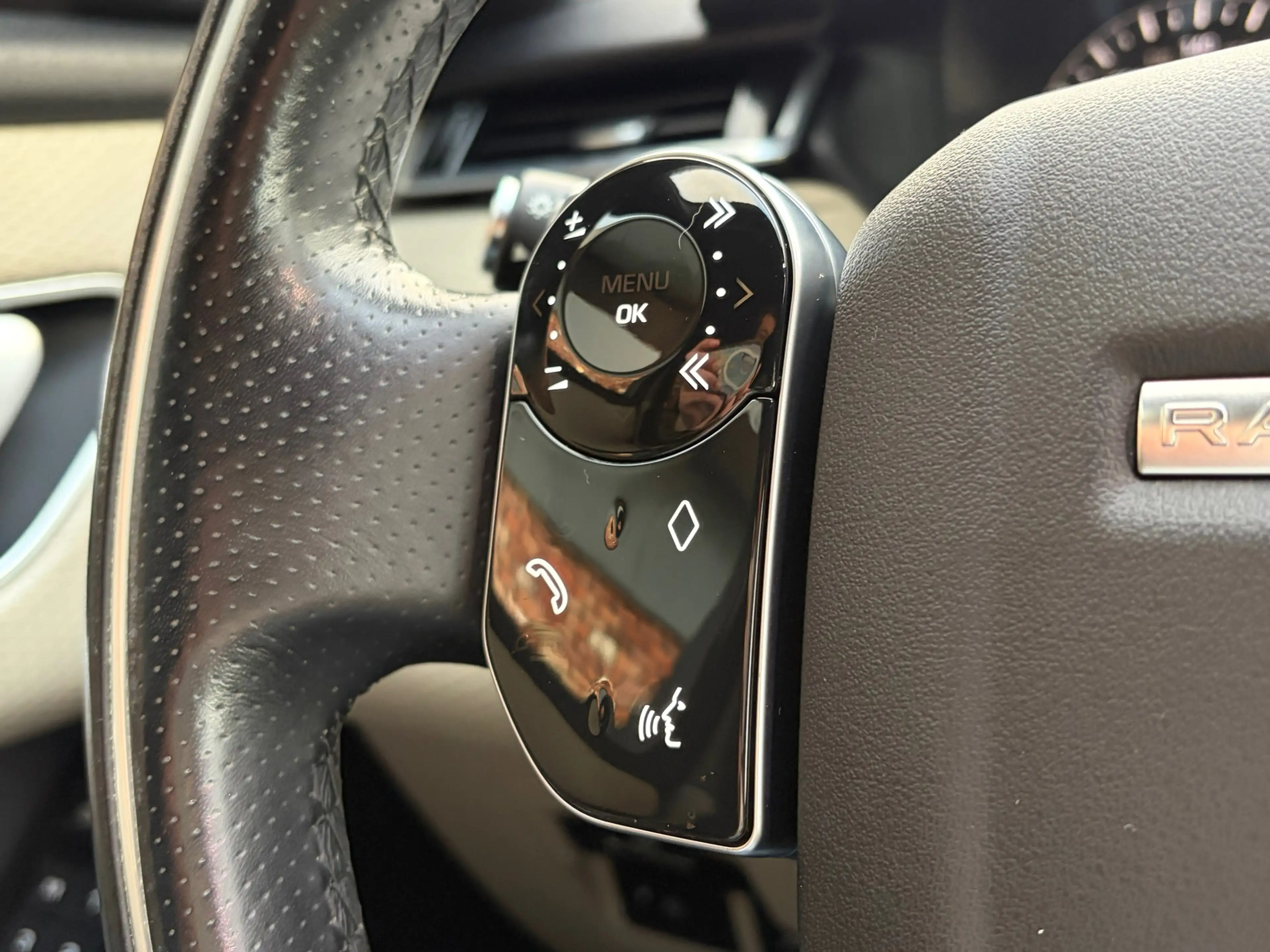 Land Rover Range Rover Velar 2.0 Turbo AWD Meridian Memory Leer Carplay Camera — photo 34